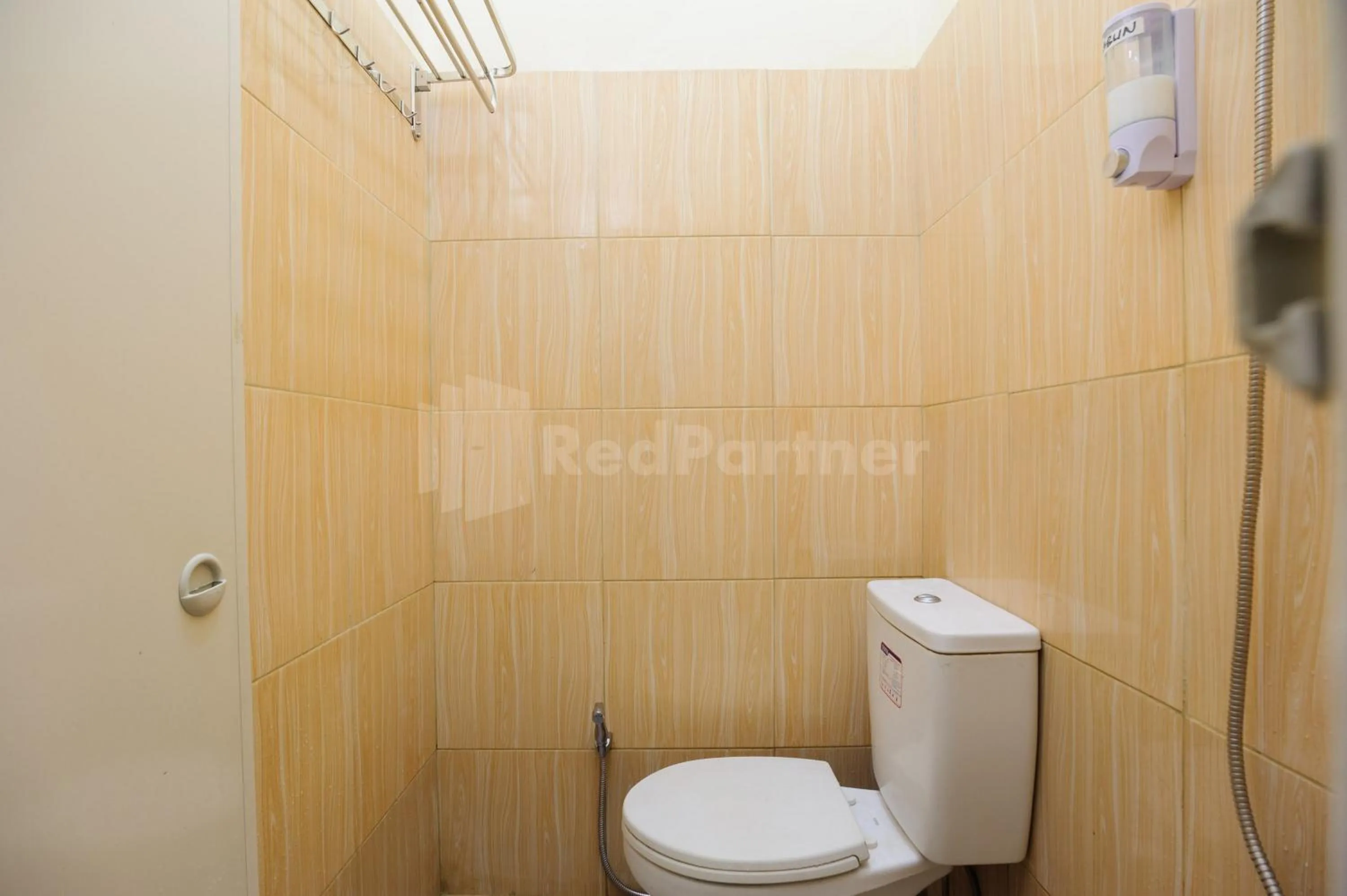 Bathroom in OYO 90594 Fajar Inn