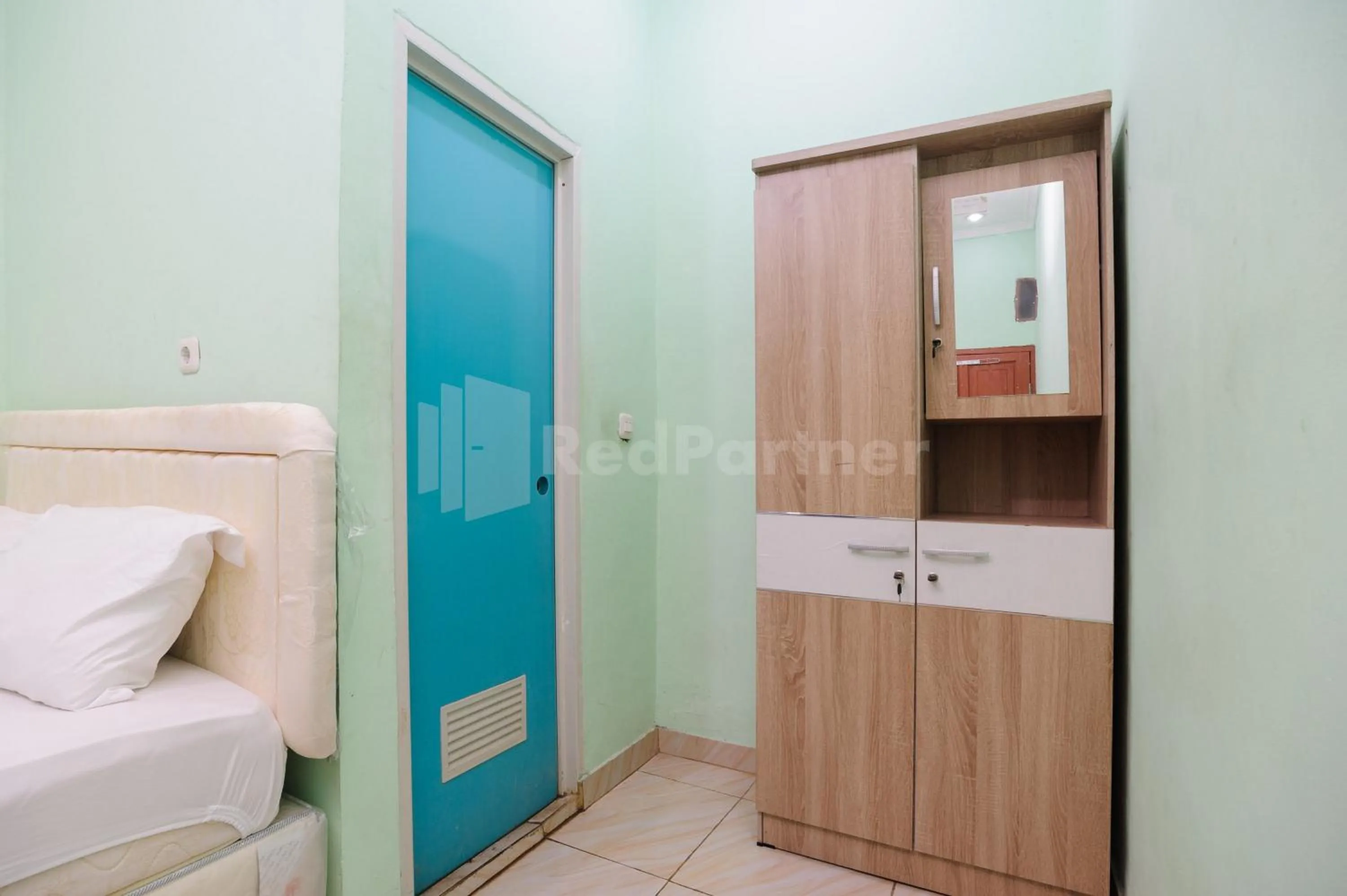 Bedroom, Bed in OYO 90594 Fajar Inn