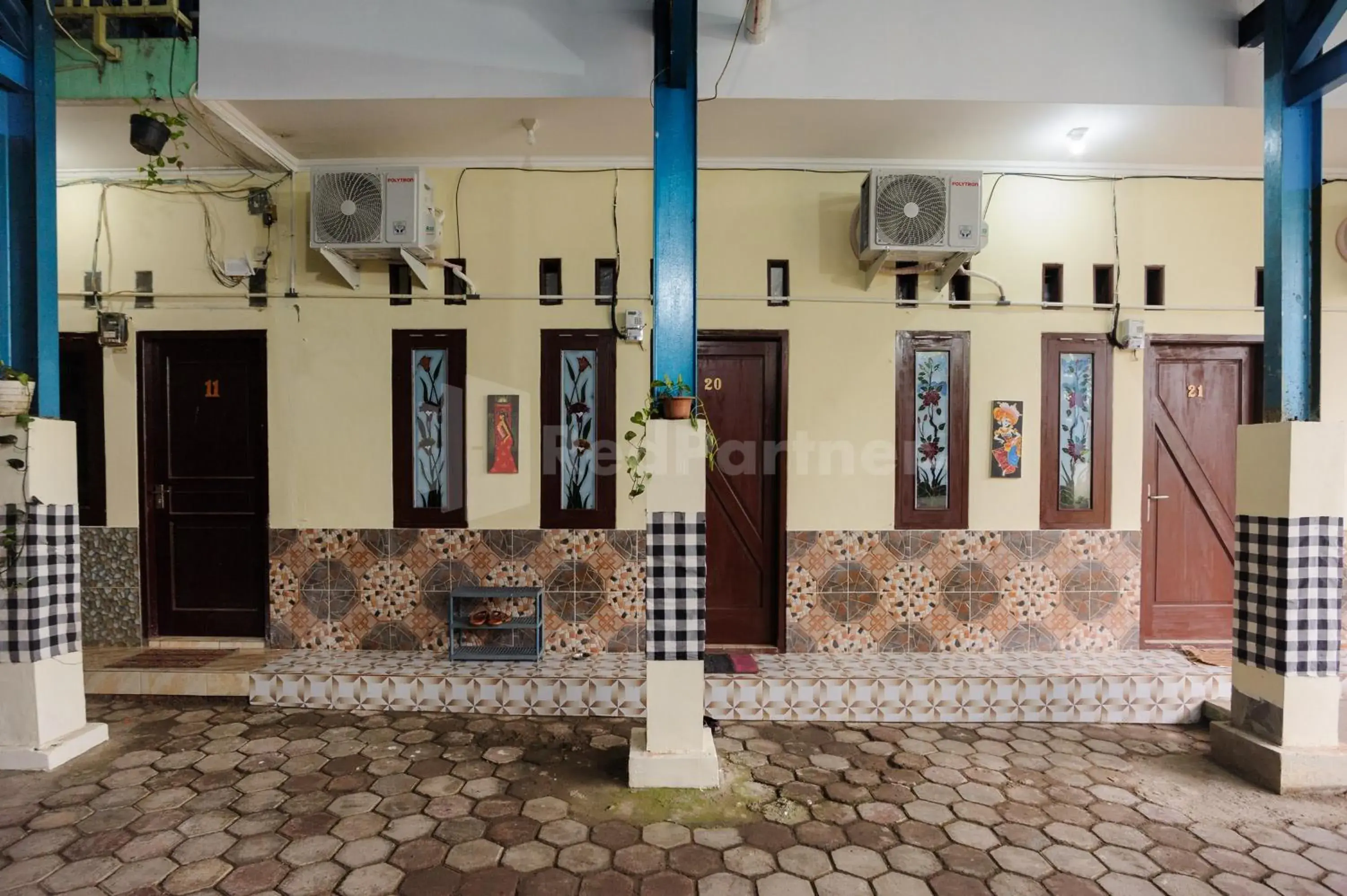 Property building in Fajar Inn Mitra RedDoorz Property building in Fajar Inn Mitra RedDoorz