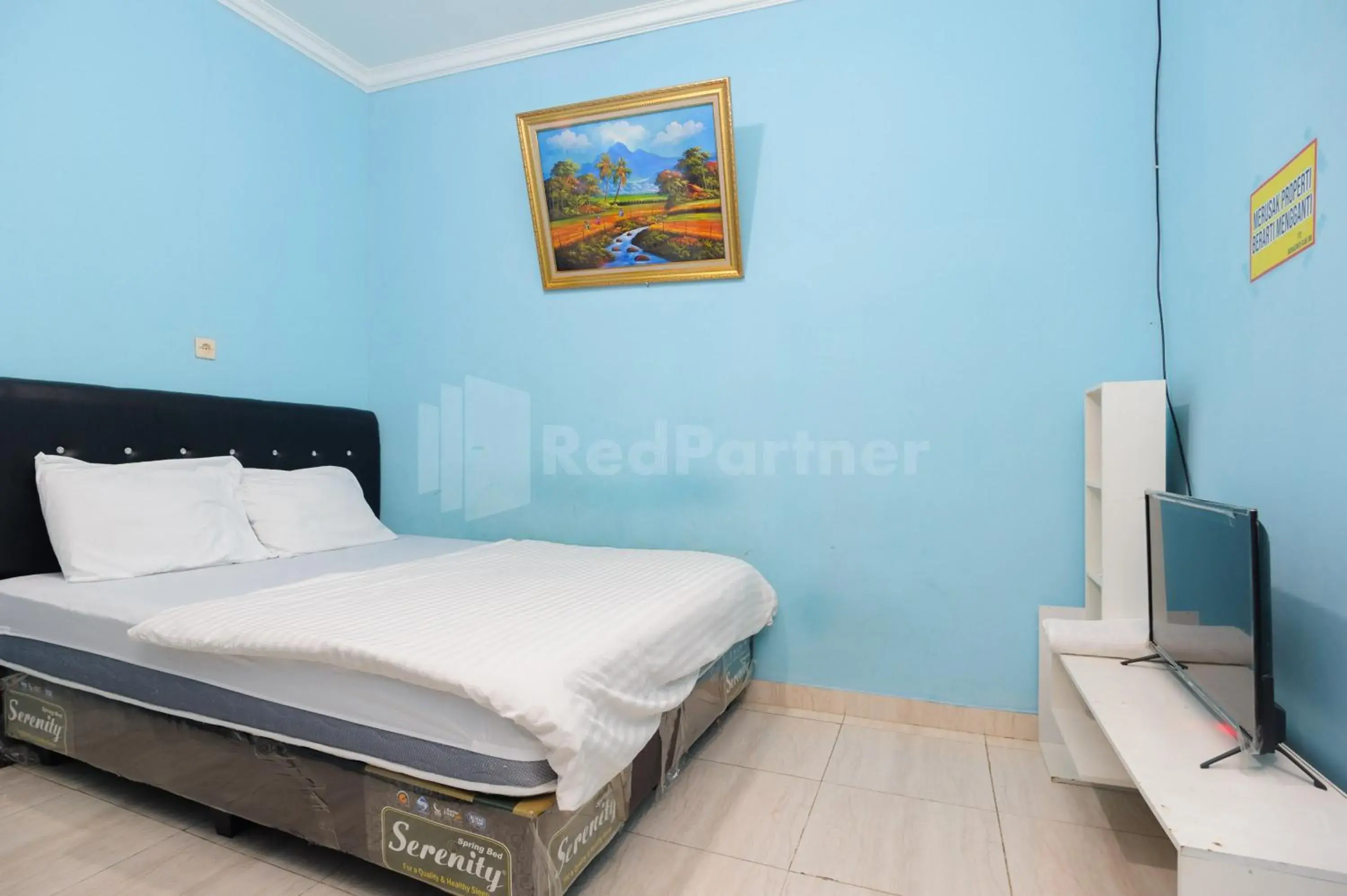 Bed in Fajar Inn Mitra RedDoorz Bed in Fajar Inn Mitra RedDoorz