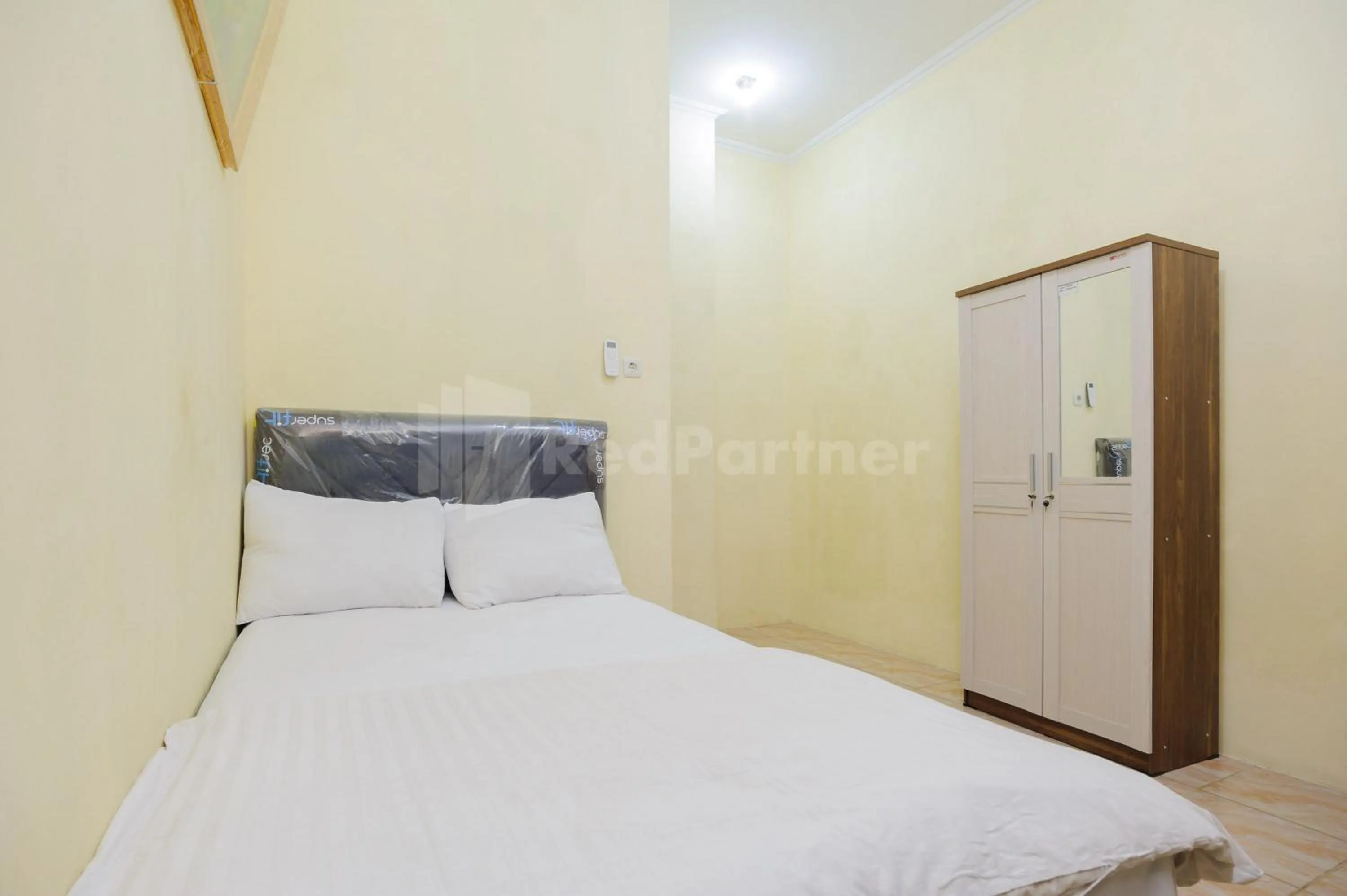 Bed in OYO 90594 Fajar Inn