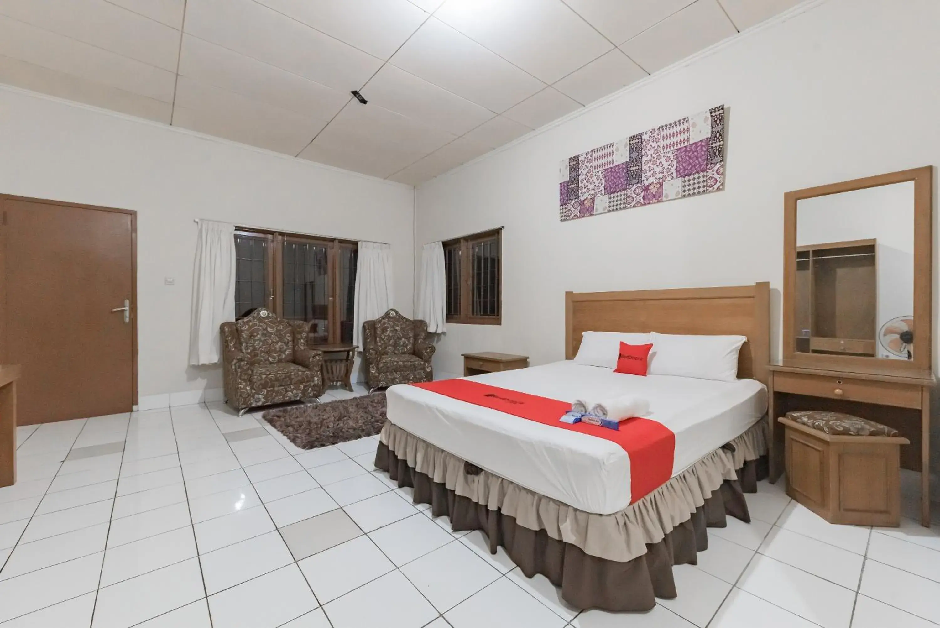 Bed in RedDoorz Plus At Hotel Griya Astoeti Bed in RedDoorz Plus At Hotel Griya Astoeti