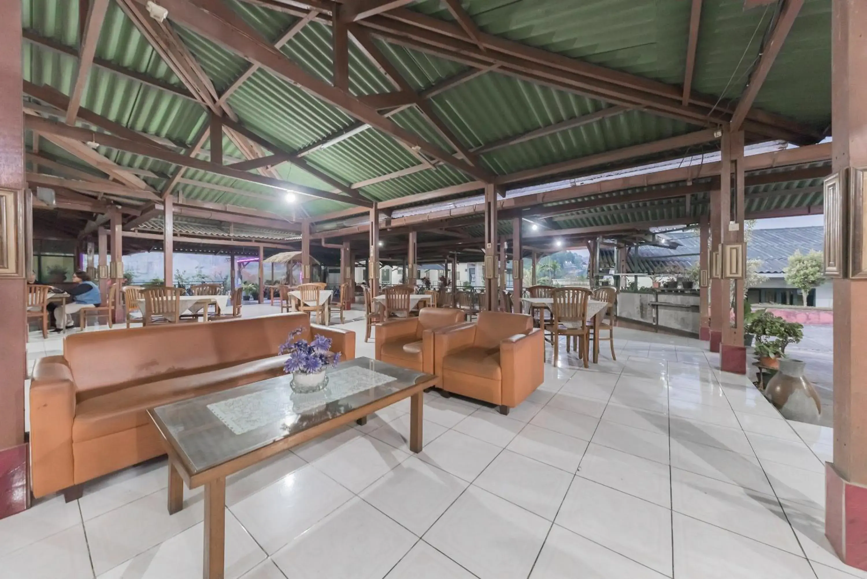 Restaurant/places to eat in RedDoorz Plus At Hotel Griya Astoeti Restaurant/places to eat in RedDoorz Plus At Hotel Griya Astoeti