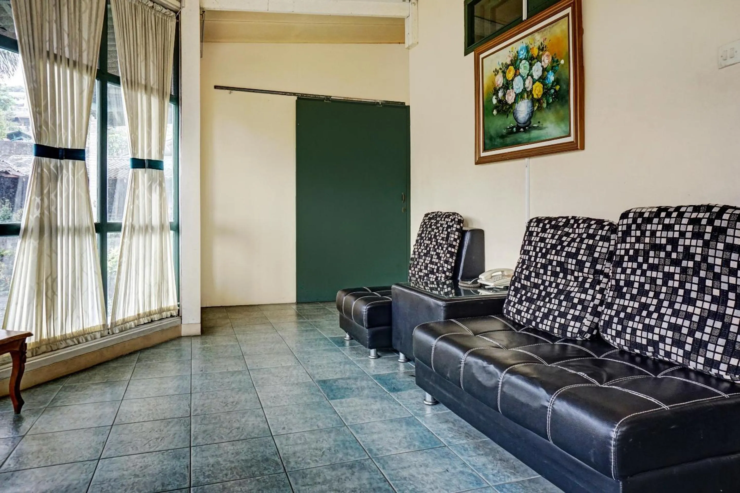 Lobby or reception in Hotel O 90596 Hotel Griya Astoeti