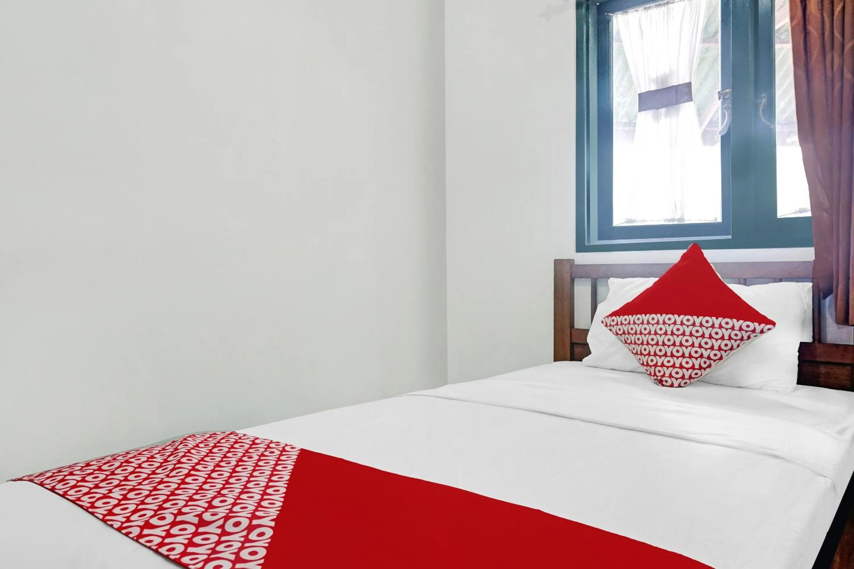 Bedroom, Bed in Hotel O 90596 Hotel Griya Astoeti