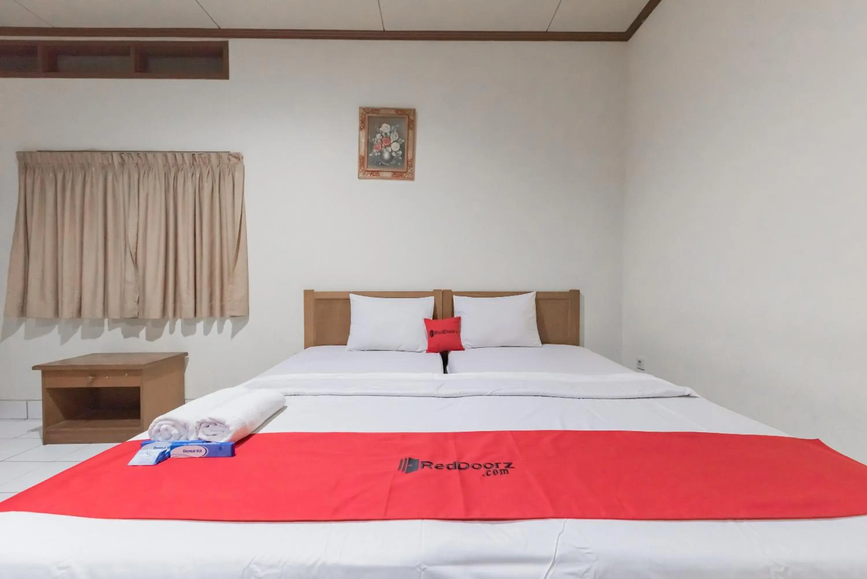 Bed in RedDoorz Plus At Hotel Griya Astoeti Bed in RedDoorz Plus At Hotel Griya Astoeti