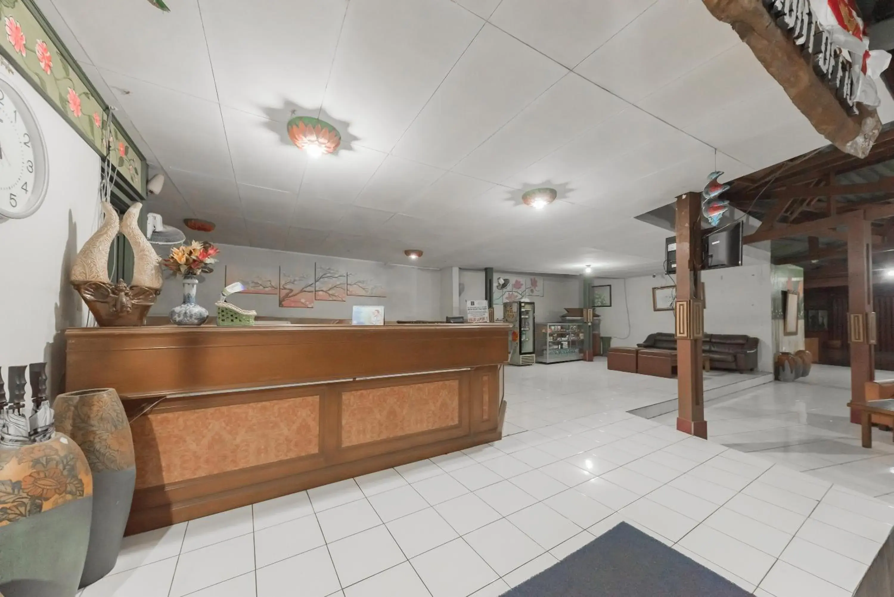 Lobby or reception in RedDoorz Plus At Hotel Griya Astoeti Lobby or reception in RedDoorz Plus At Hotel Griya Astoeti