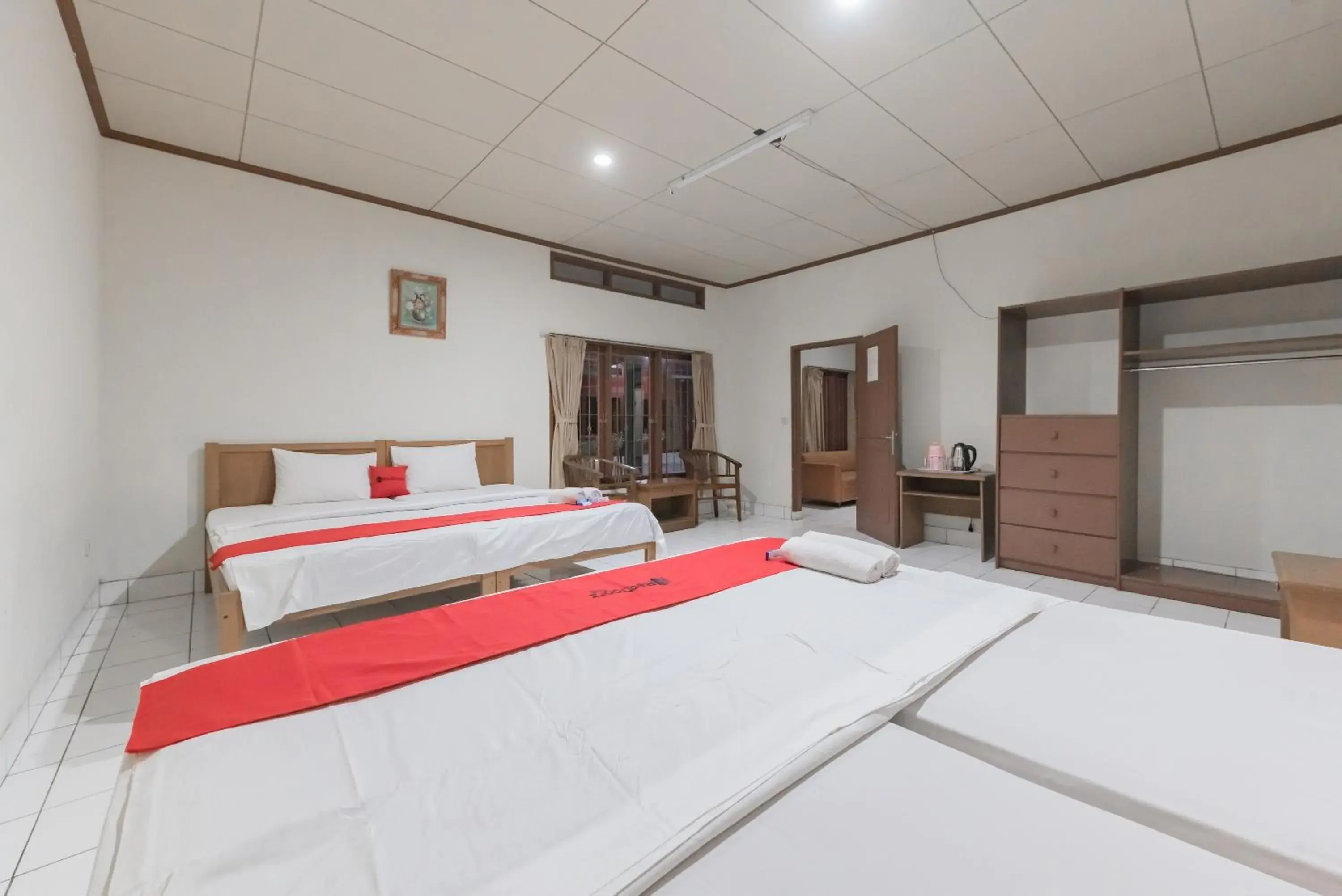 Bed in RedDoorz Plus At Hotel Griya Astoeti Bed in RedDoorz Plus At Hotel Griya Astoeti