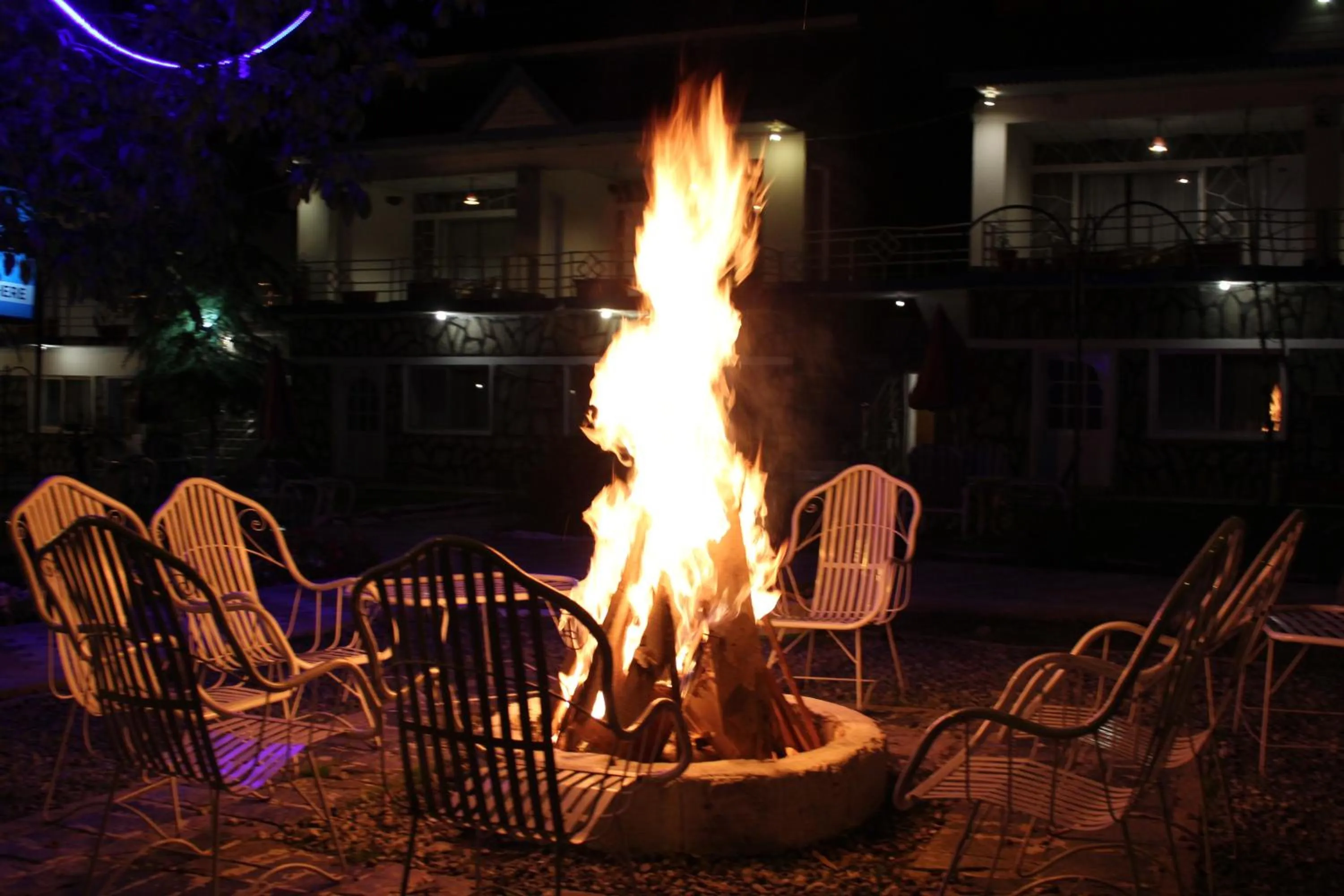 Evening entertainment in Parhena Cottages Bella Naran