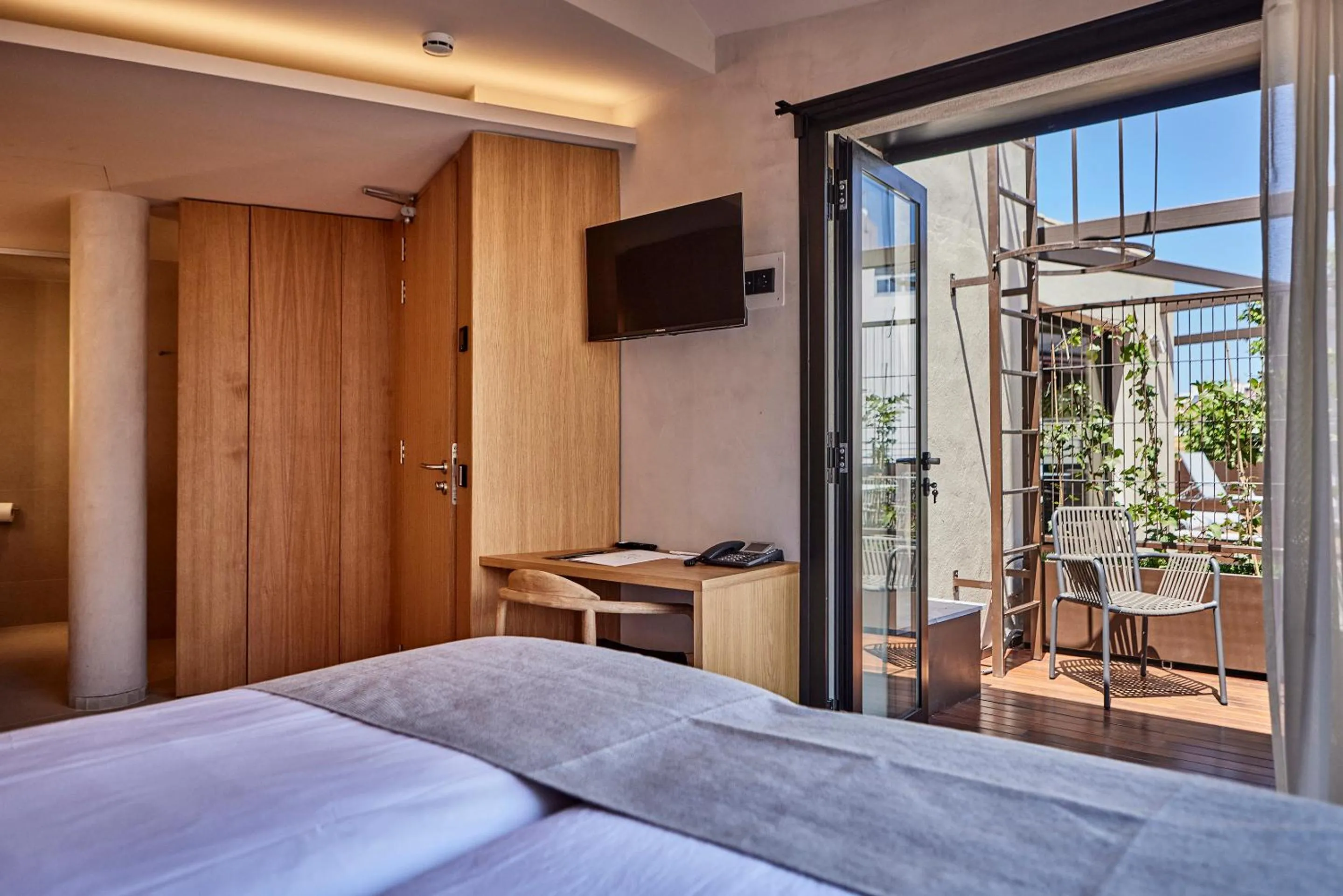 Balcony/Terrace, Bed in JOE'S GOMILA BOUTIQUE HOTEL