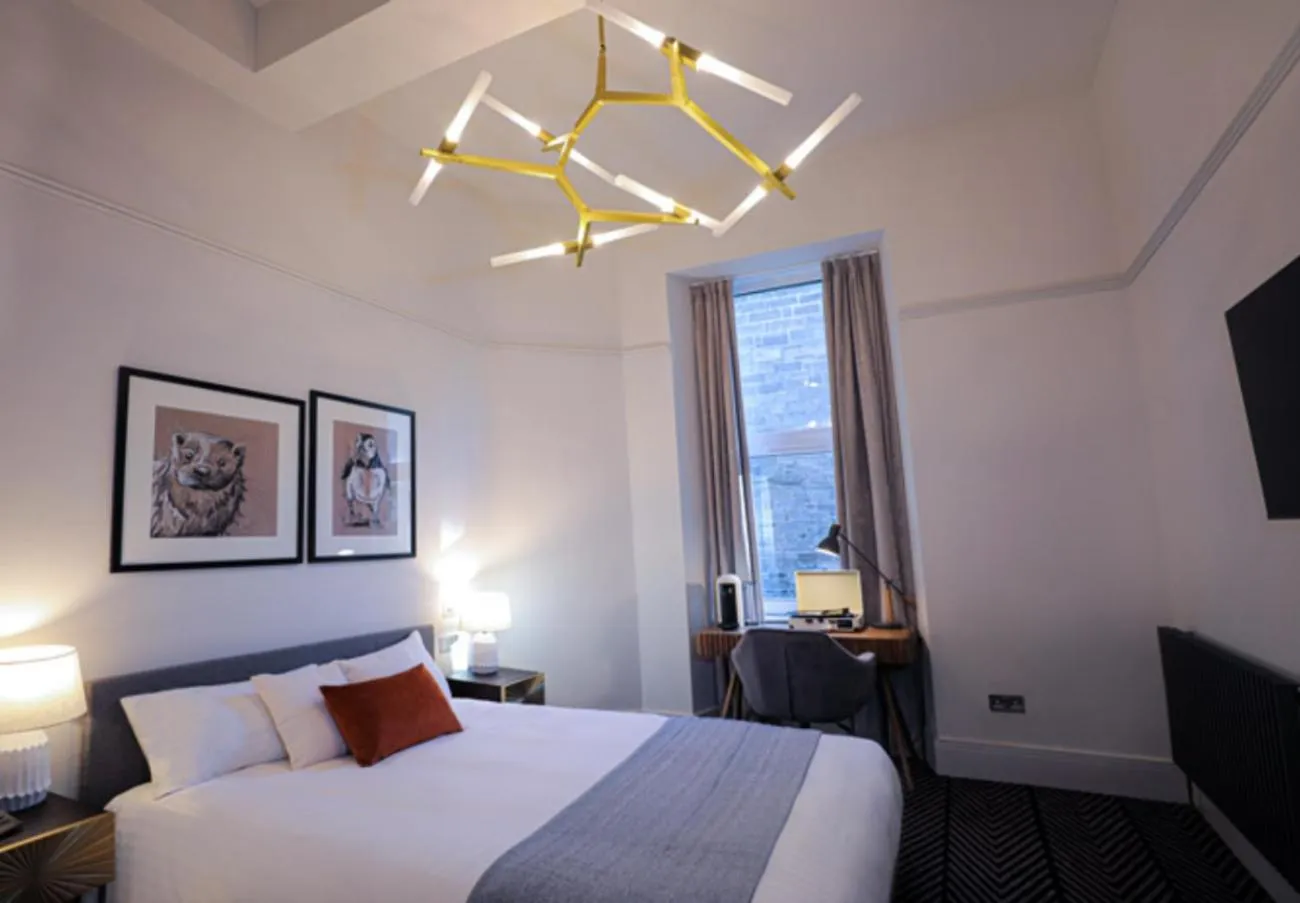 Photo of the whole room, Bed in Boutique 50