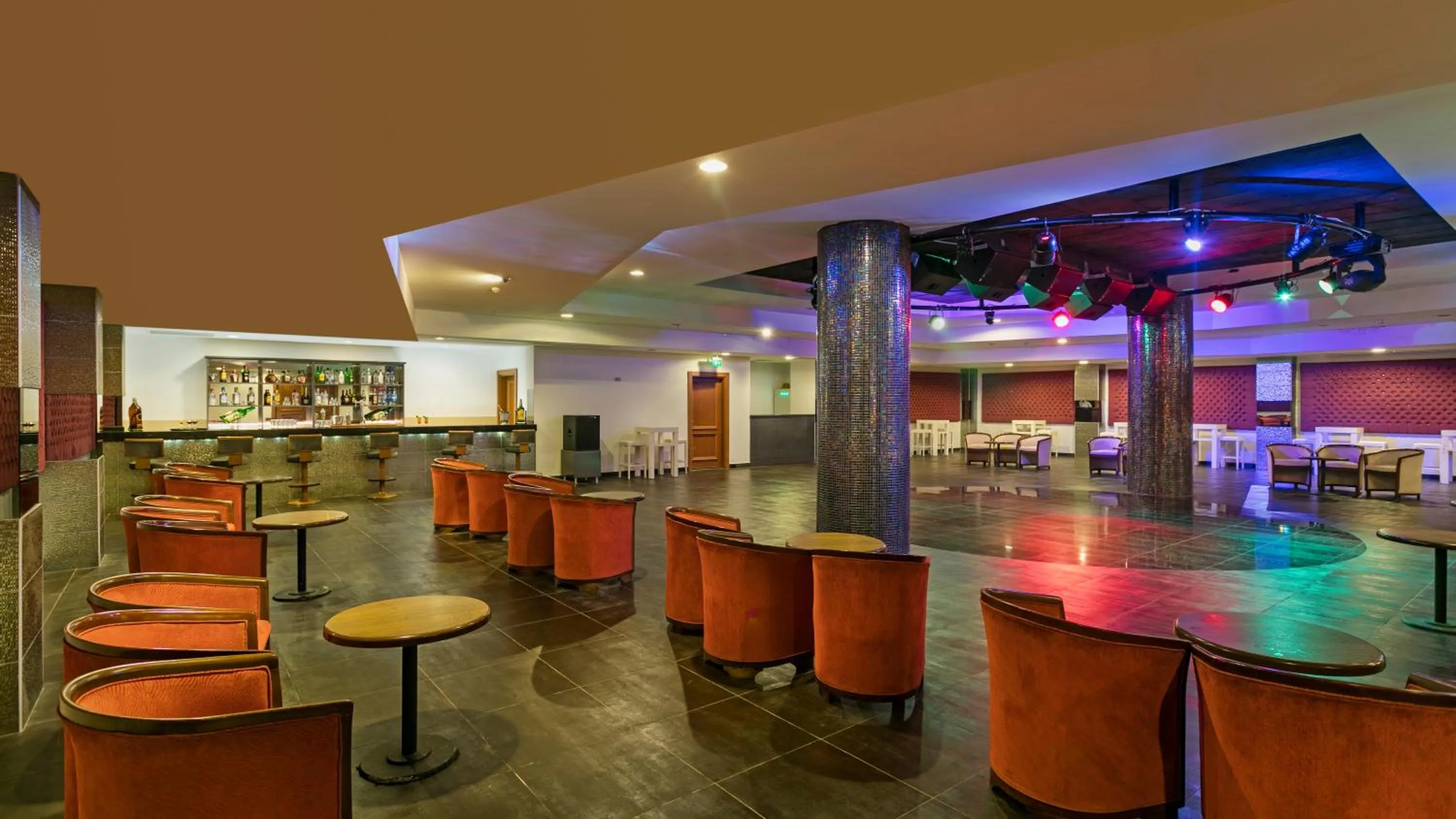 Evening entertainment in Özkaymak Select Resort