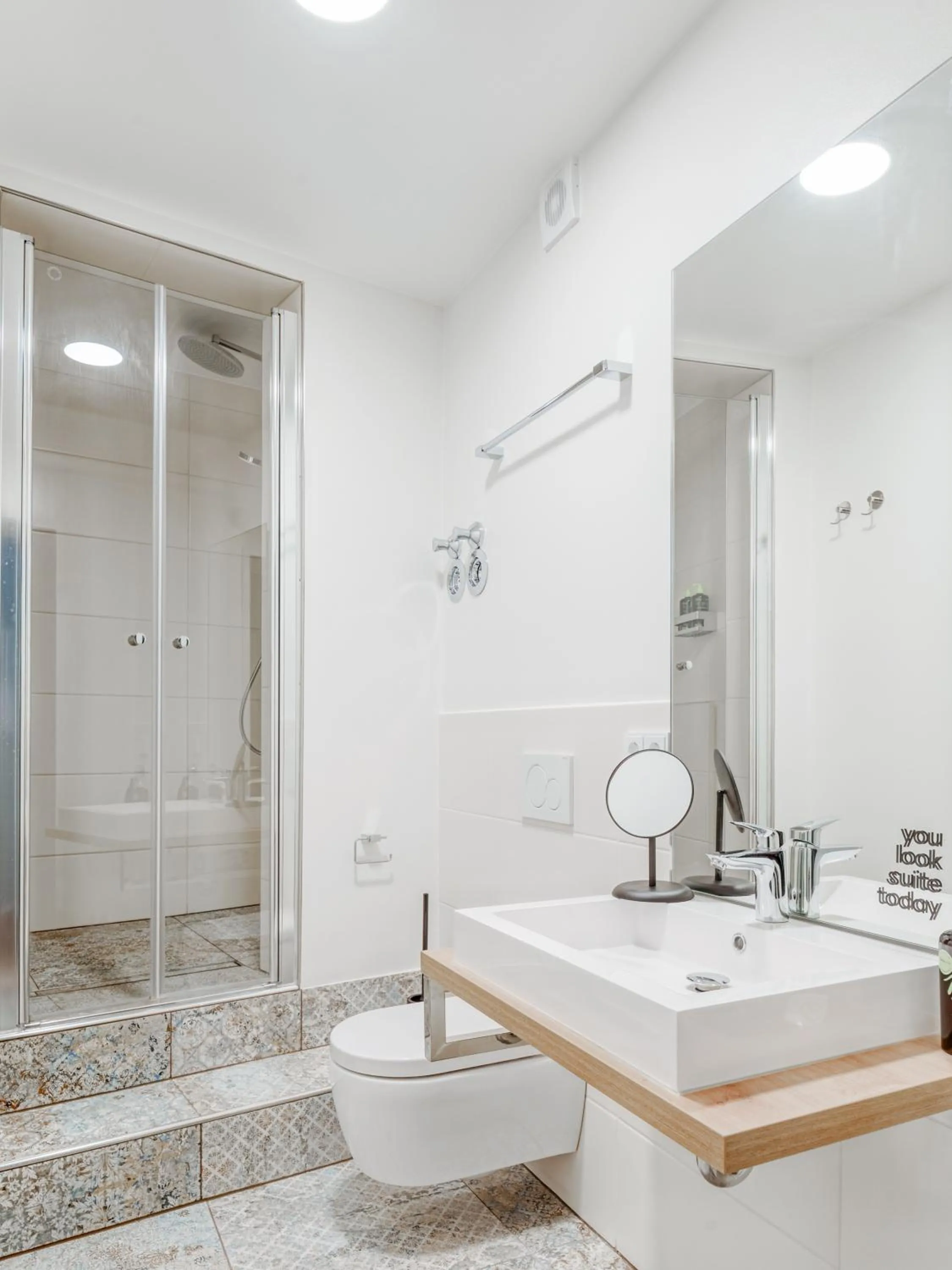 Shower in Limehome Bamberg Keßlerstraße