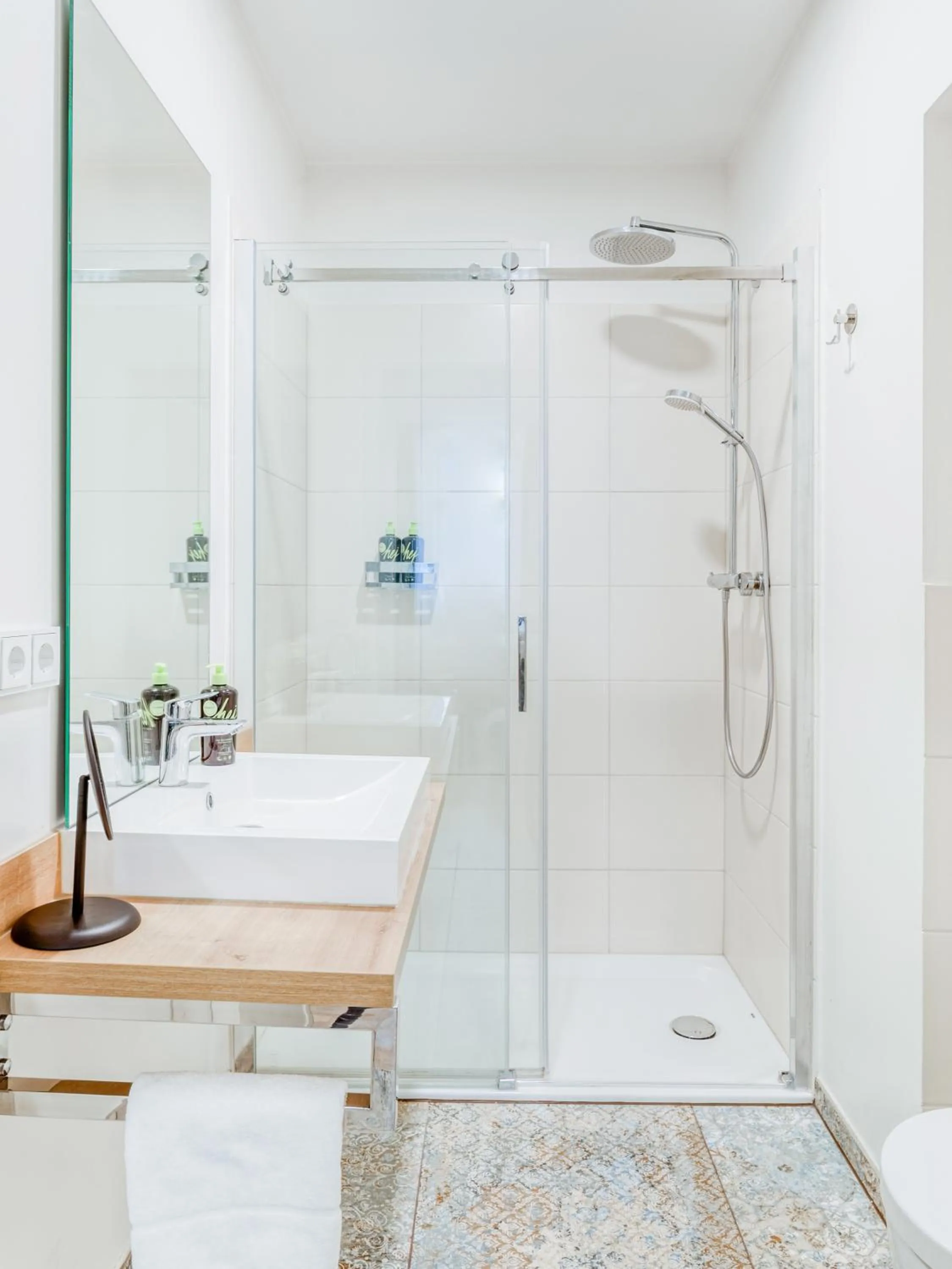 Shower in Limehome Bamberg Keßlerstraße