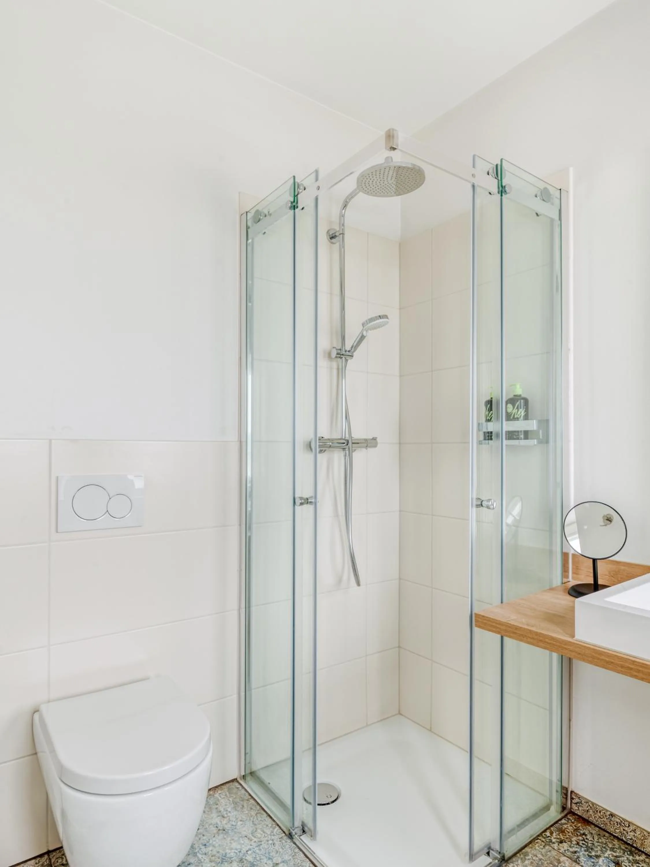 Shower in Limehome Bamberg Keßlerstraße