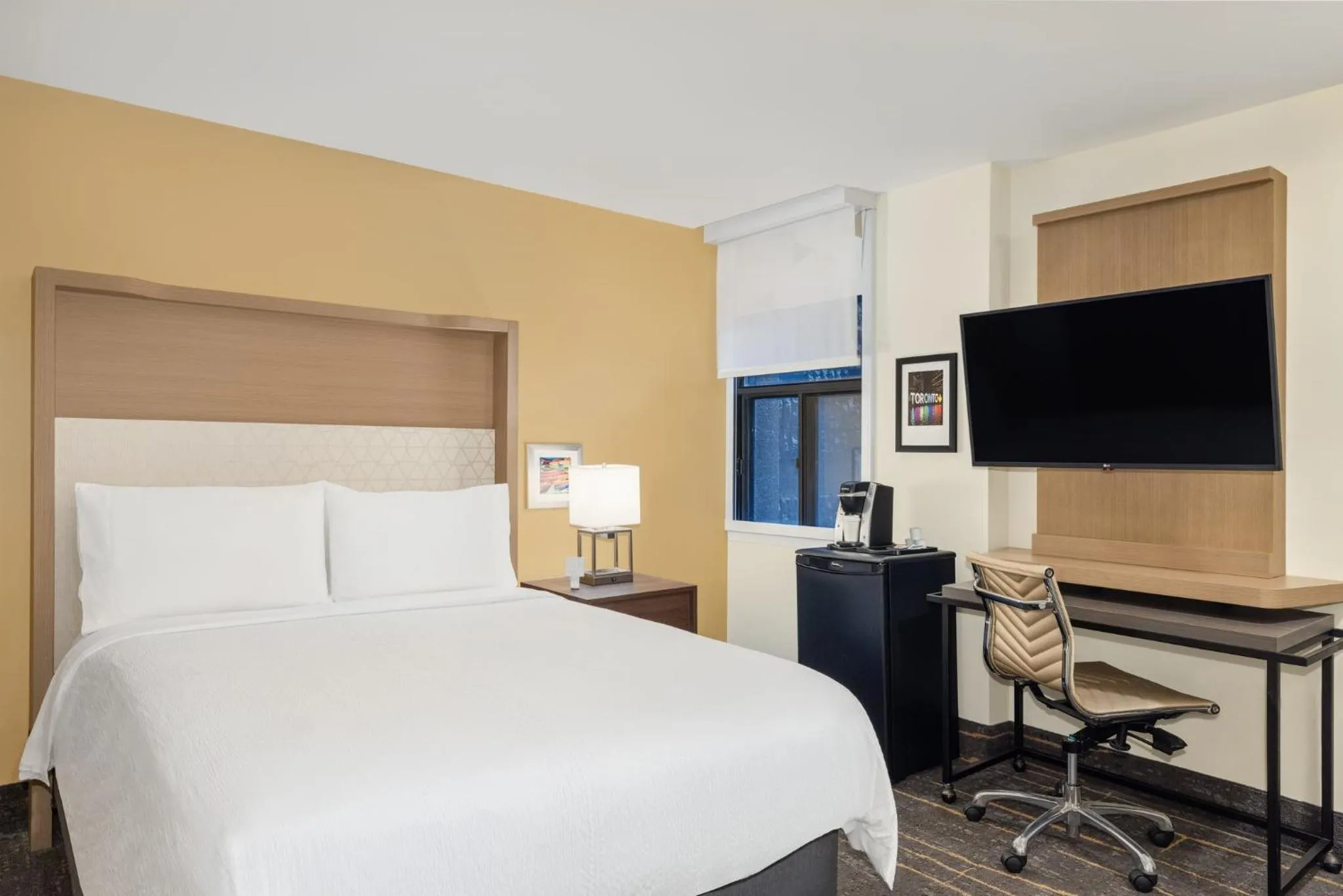 Photo of the whole room, Bed in Holiday Inn Toronto Downtown Centre by IHG
