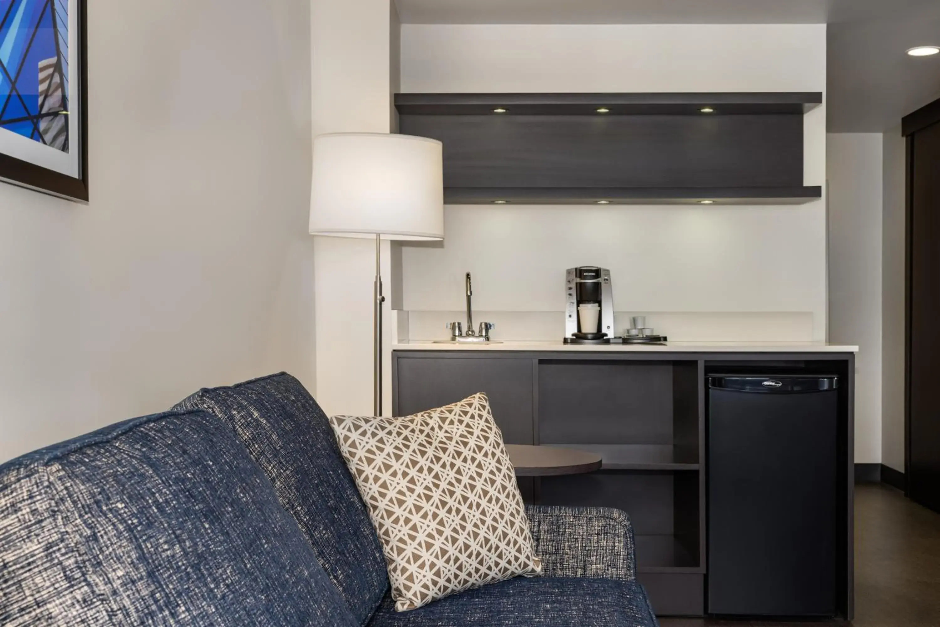 Living room in Holiday Inn Toronto Downtown Centre by IHG Living room in Holiday Inn Toronto Downtown Centre by IHG