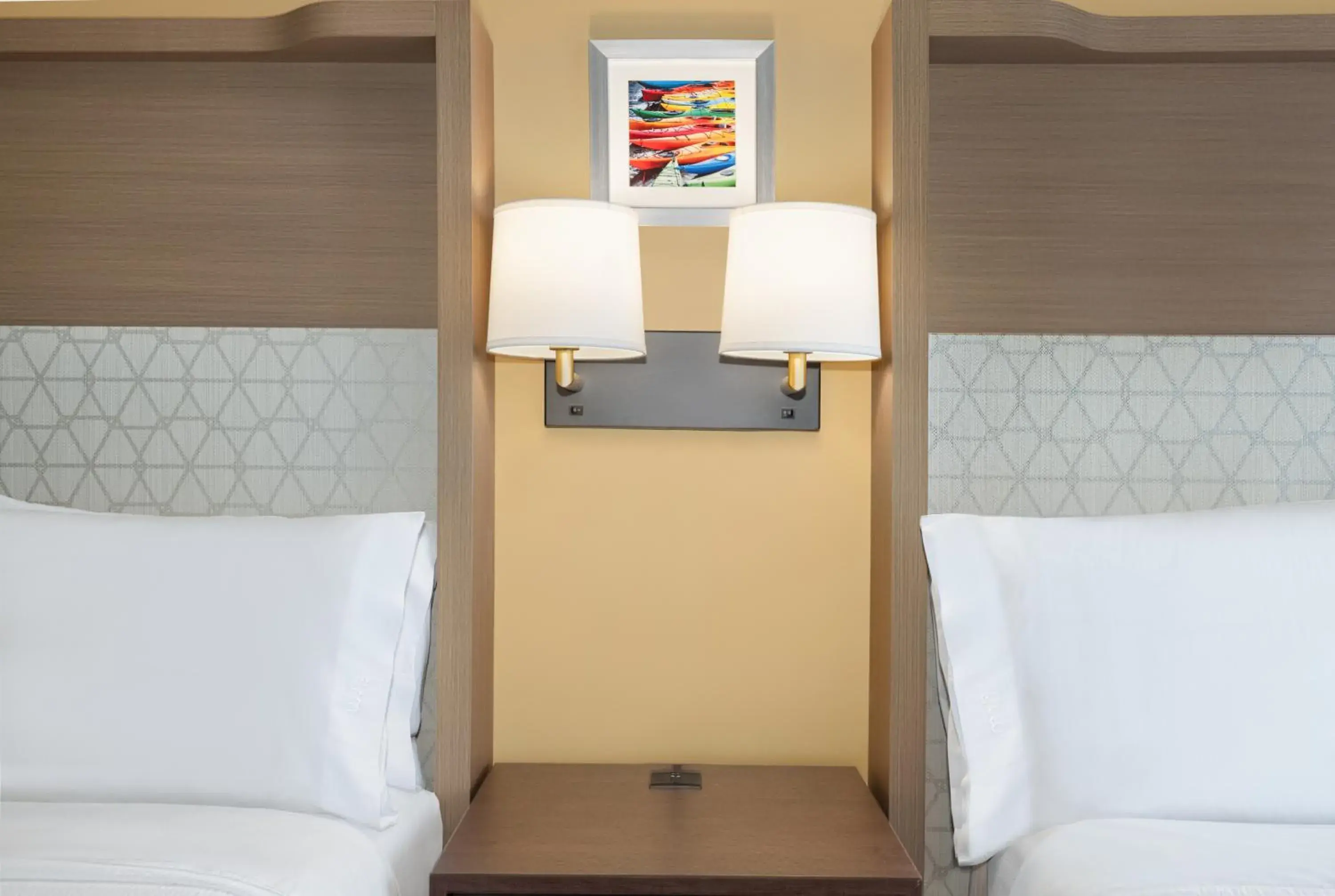 Guests, Bed in Holiday Inn Toronto Downtown Centre by IHG Guests, Bed in Holiday Inn Toronto Downtown Centre by IHG