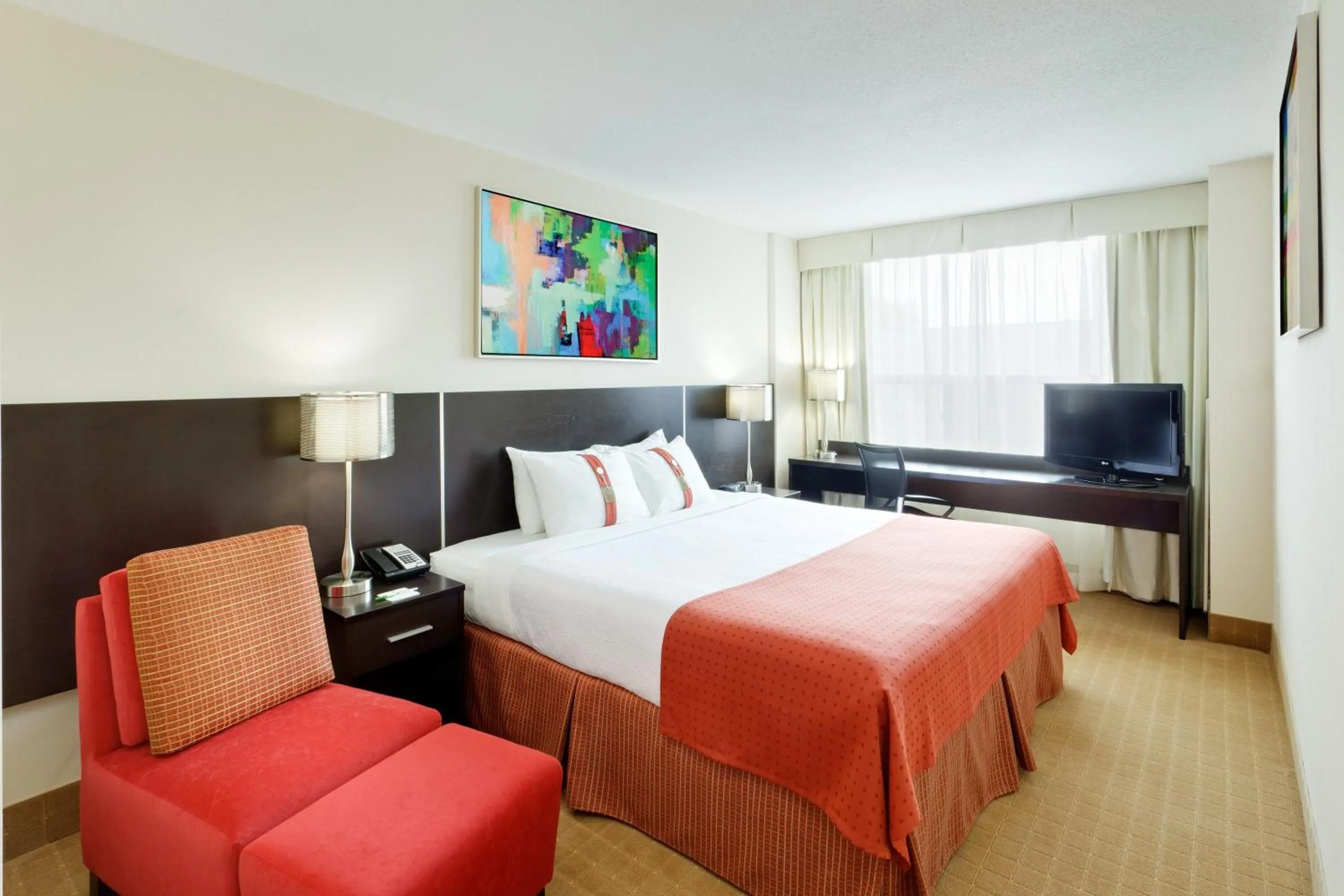 Photo of the whole room, Bed in Holiday Inn Toronto Downtown Centre by IHG