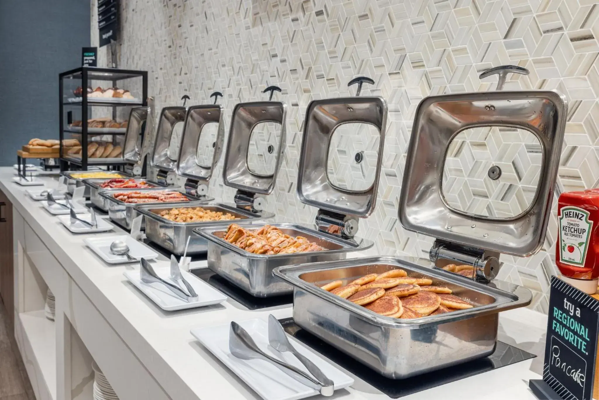 Breakfast in Holiday Inn Toronto Downtown Centre by IHG Breakfast in Holiday Inn Toronto Downtown Centre by IHG