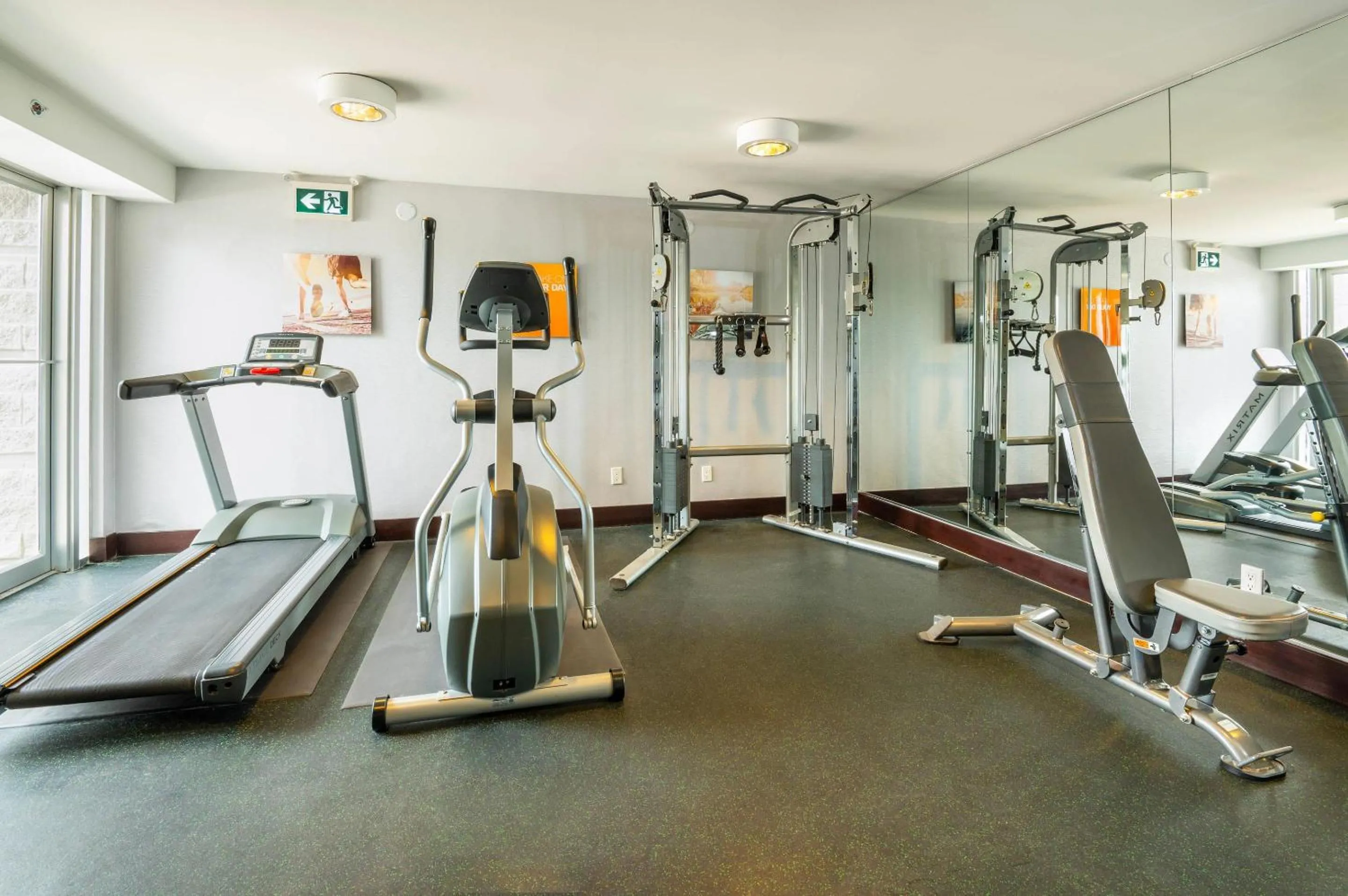 Fitness centre/facilities in Comfort Inn & Conference Centre Toronto Airport