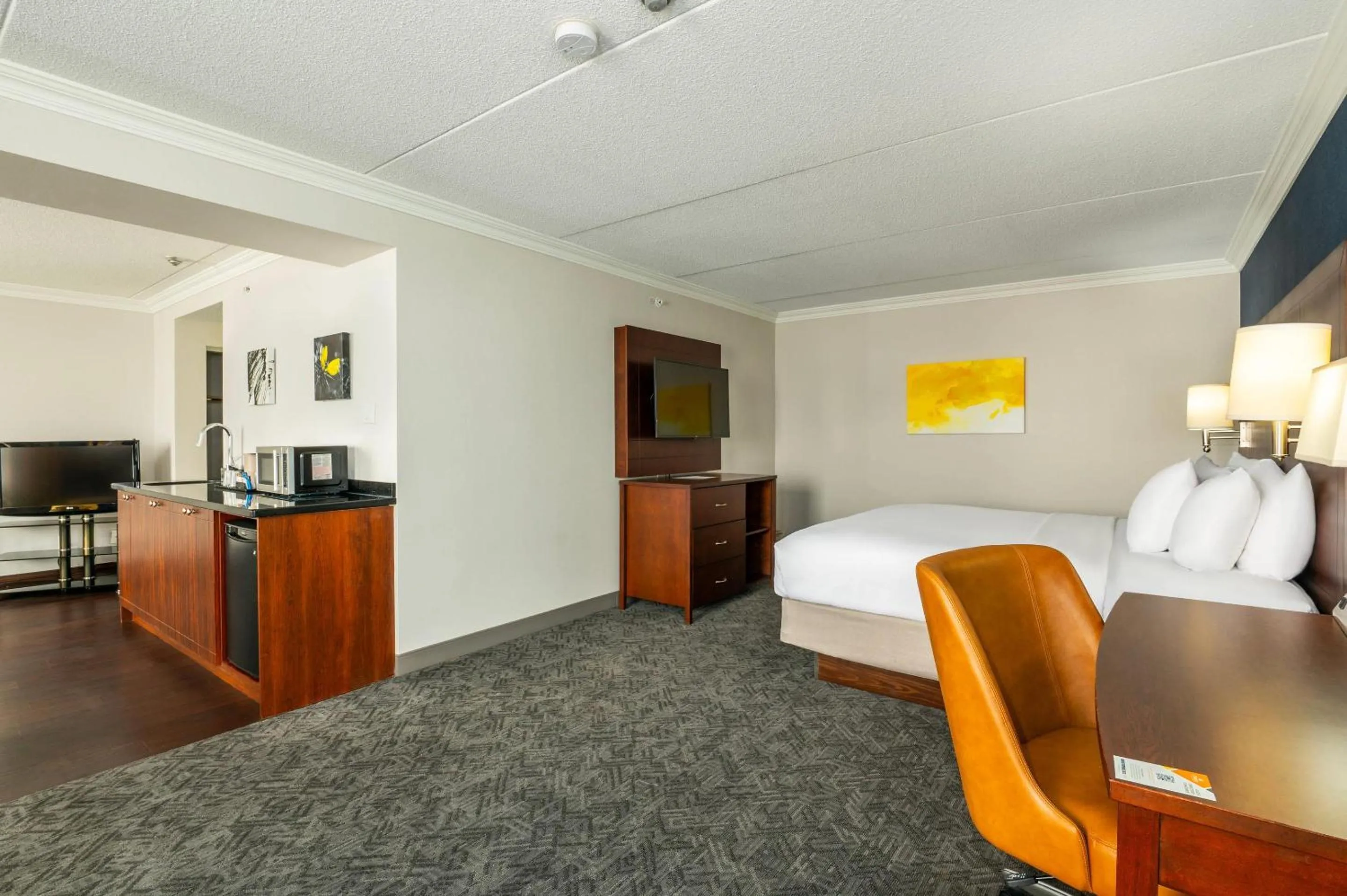 Bedroom, Bed in Comfort Inn & Conference Centre Toronto Airport