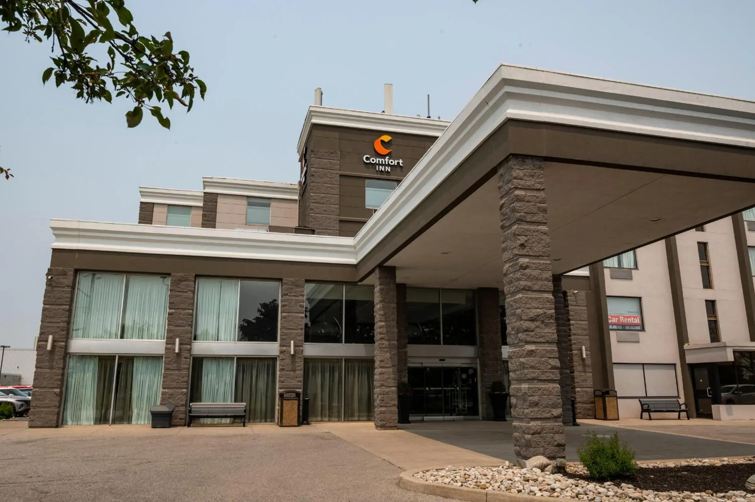 Facade/entrance in Comfort Inn & Conference Centre Toronto Airport Facade/entrance in Comfort Inn & Conference Centre Toronto Airport