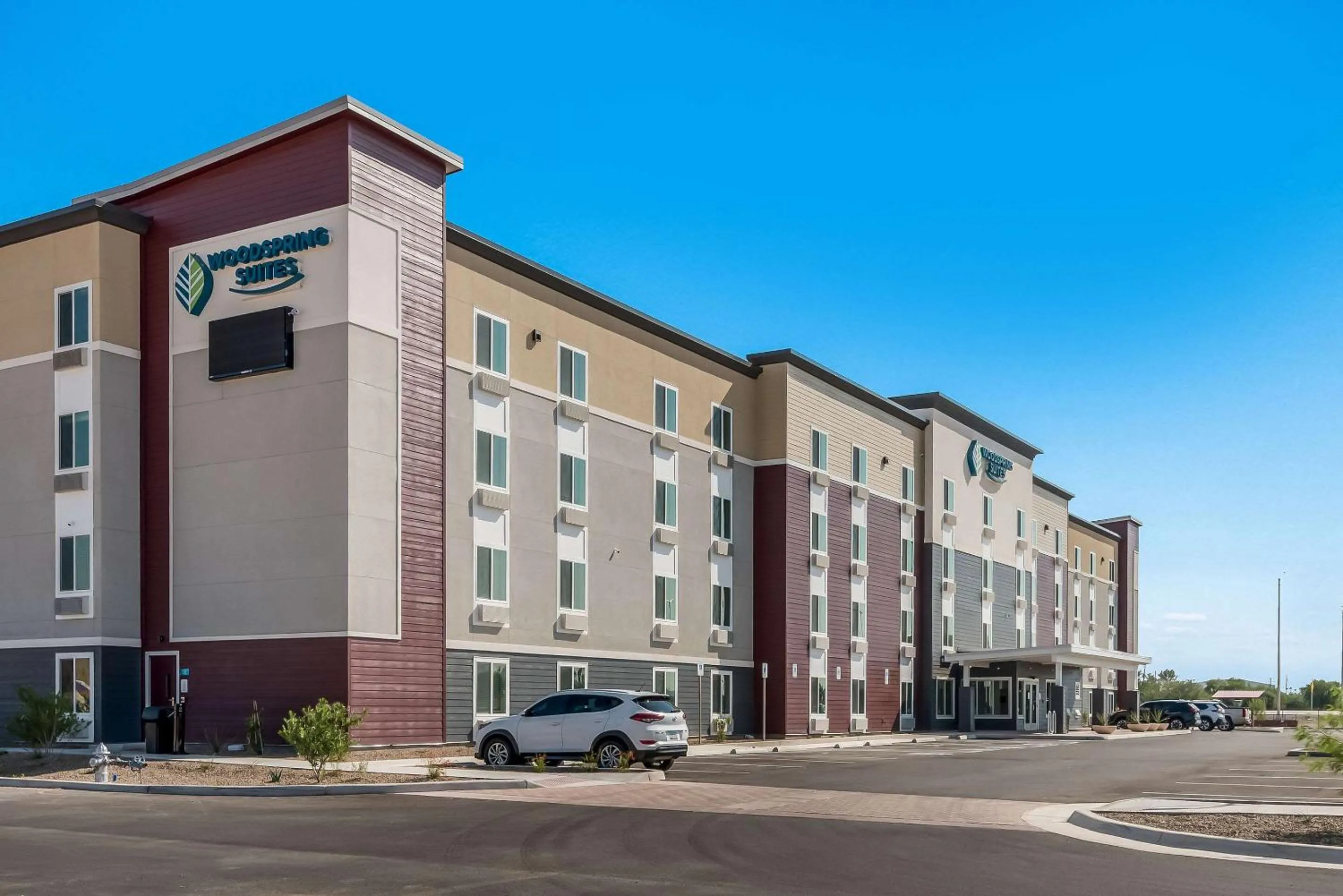 Property building in WoodSpring Suites Tucson-South