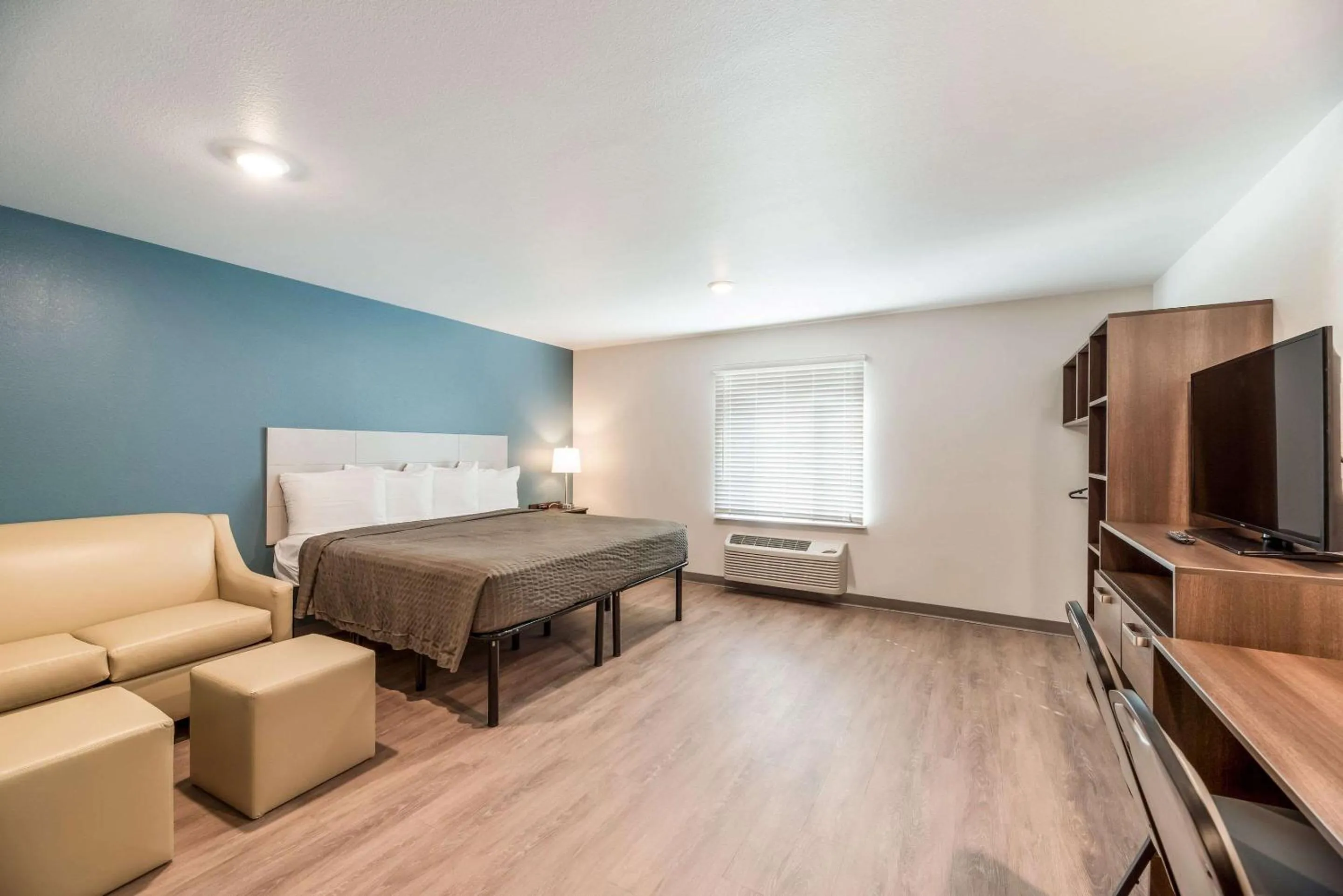 Photo of the whole room, Bed in WoodSpring Suites Tucson-South