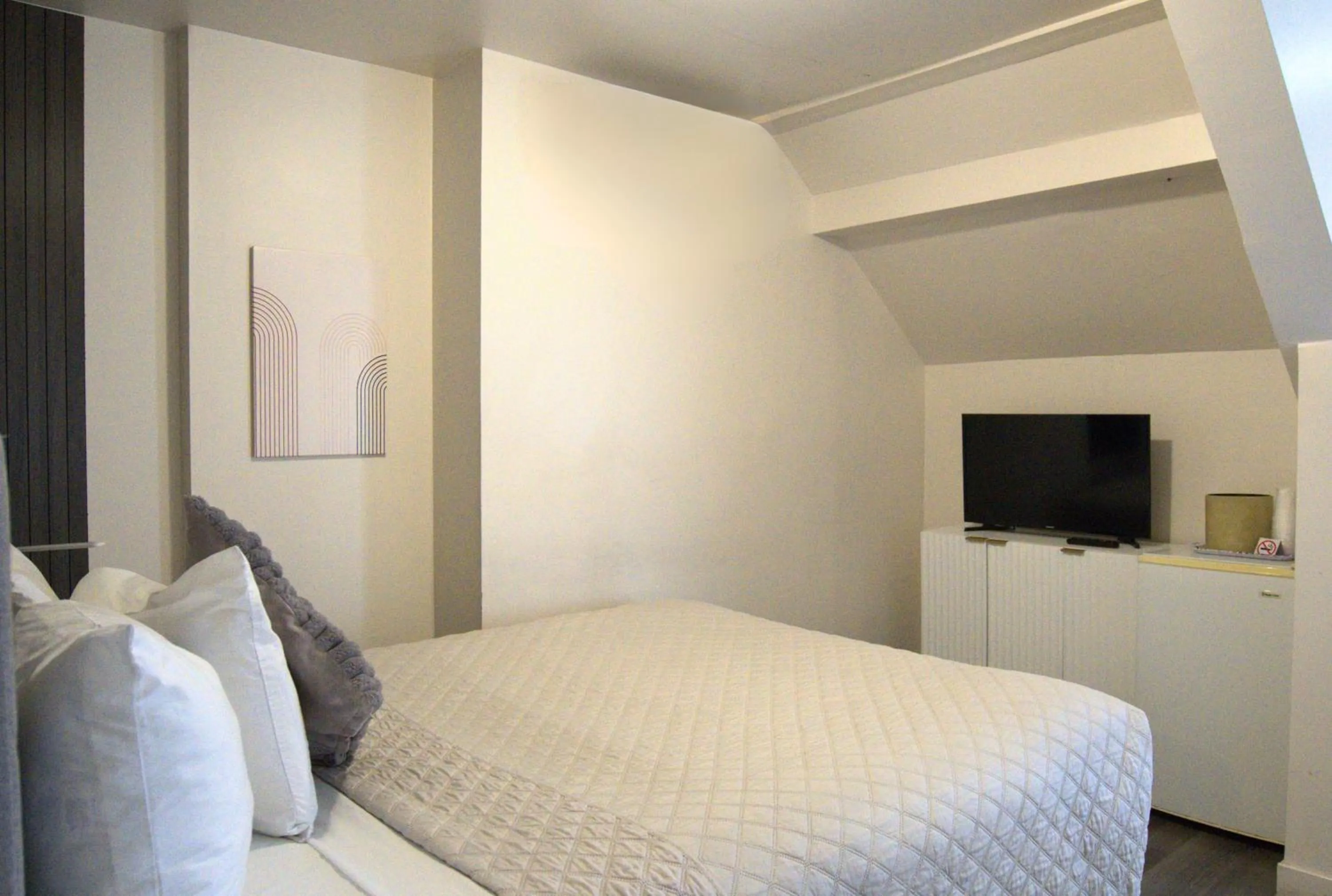 Bed in Hotel Auberge Manoir Ville Marie