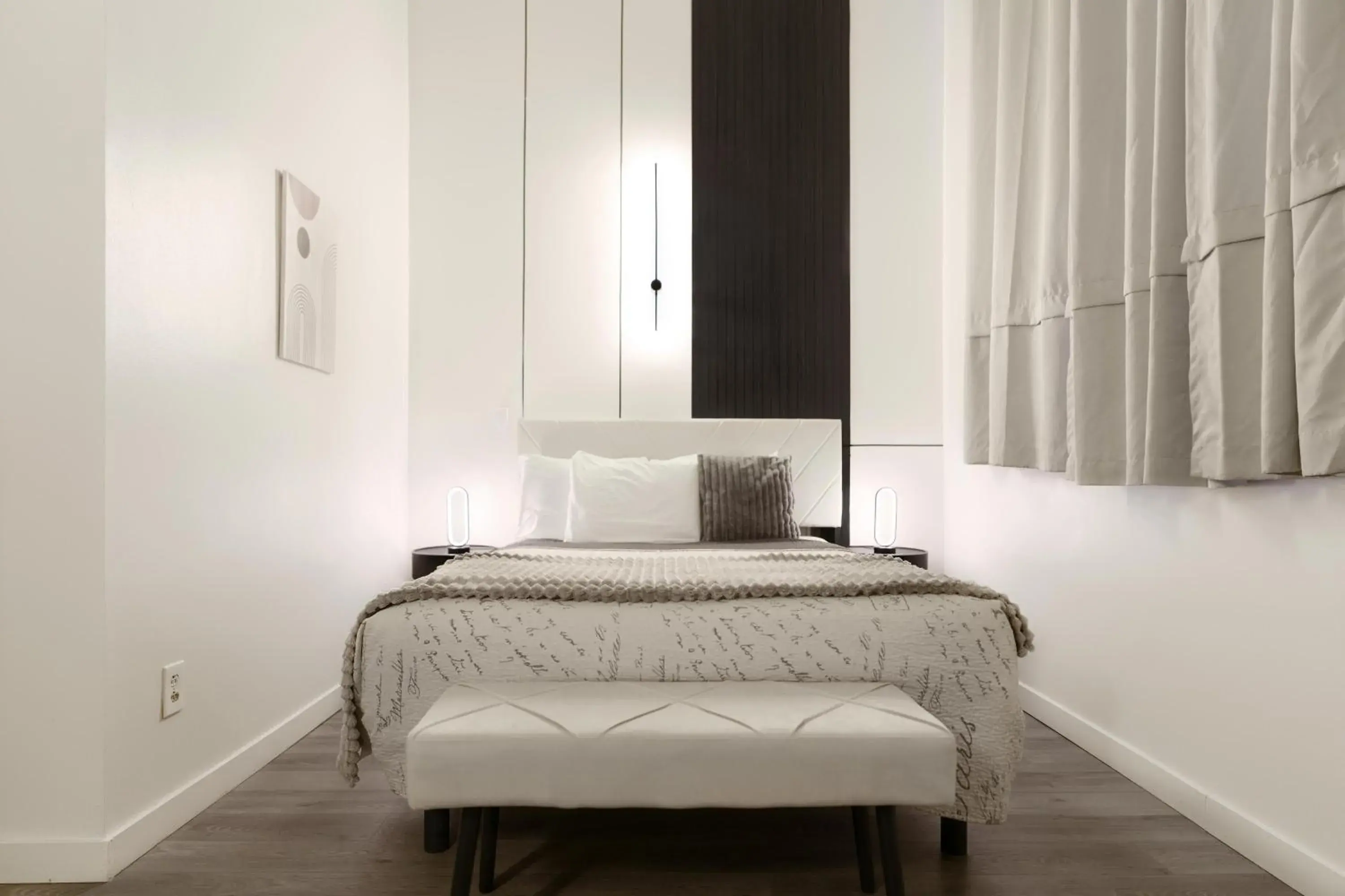 Comfort Room, 1 Queen Bed in Hotel Auberge Manoir Ville Marie Comfort Room, 1 Queen Bed in Hotel Auberge Manoir Ville Marie