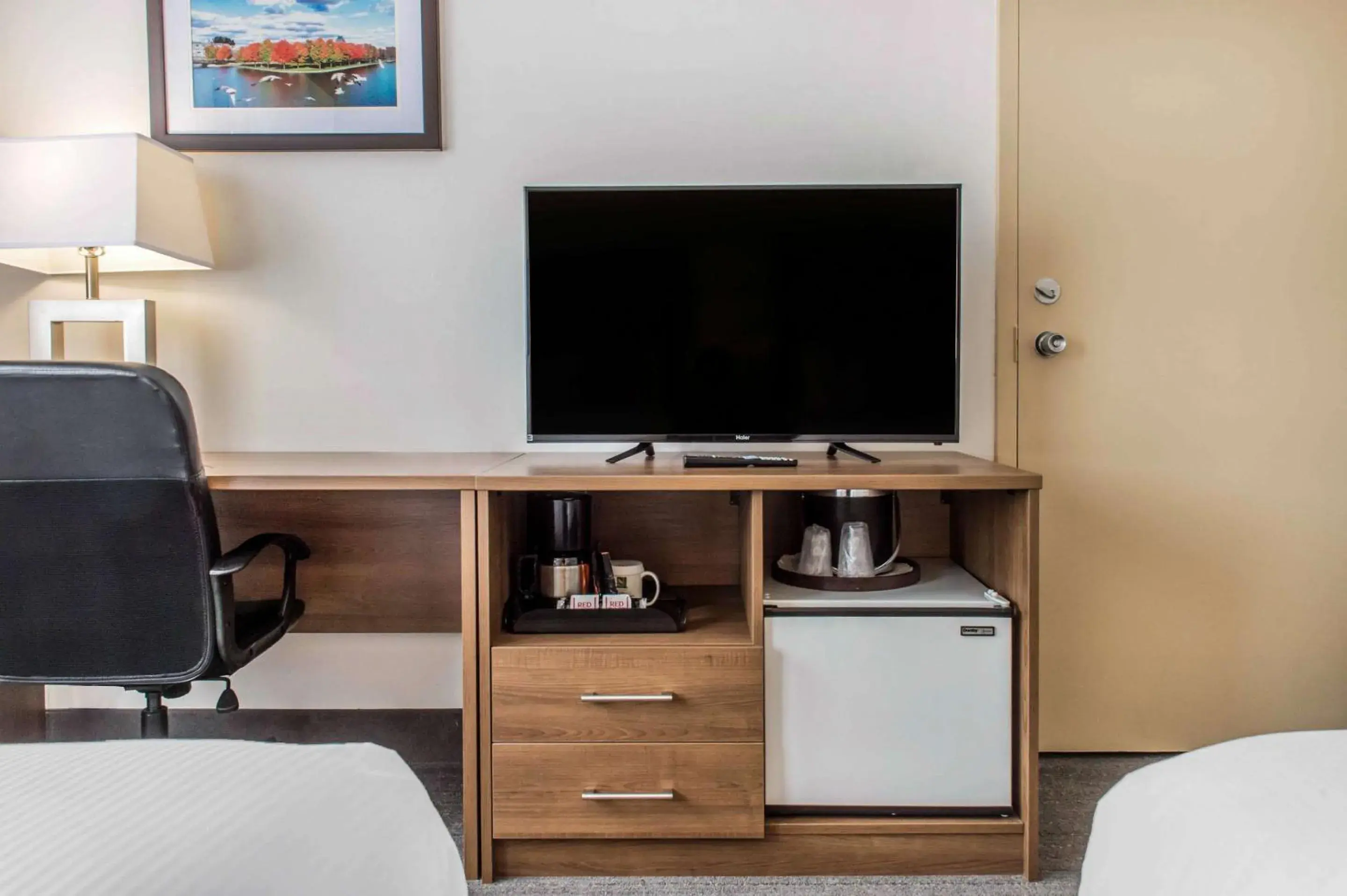 Bedroom in Quality Hotel Dorval Aeroport Bedroom in Quality Hotel Dorval Aeroport