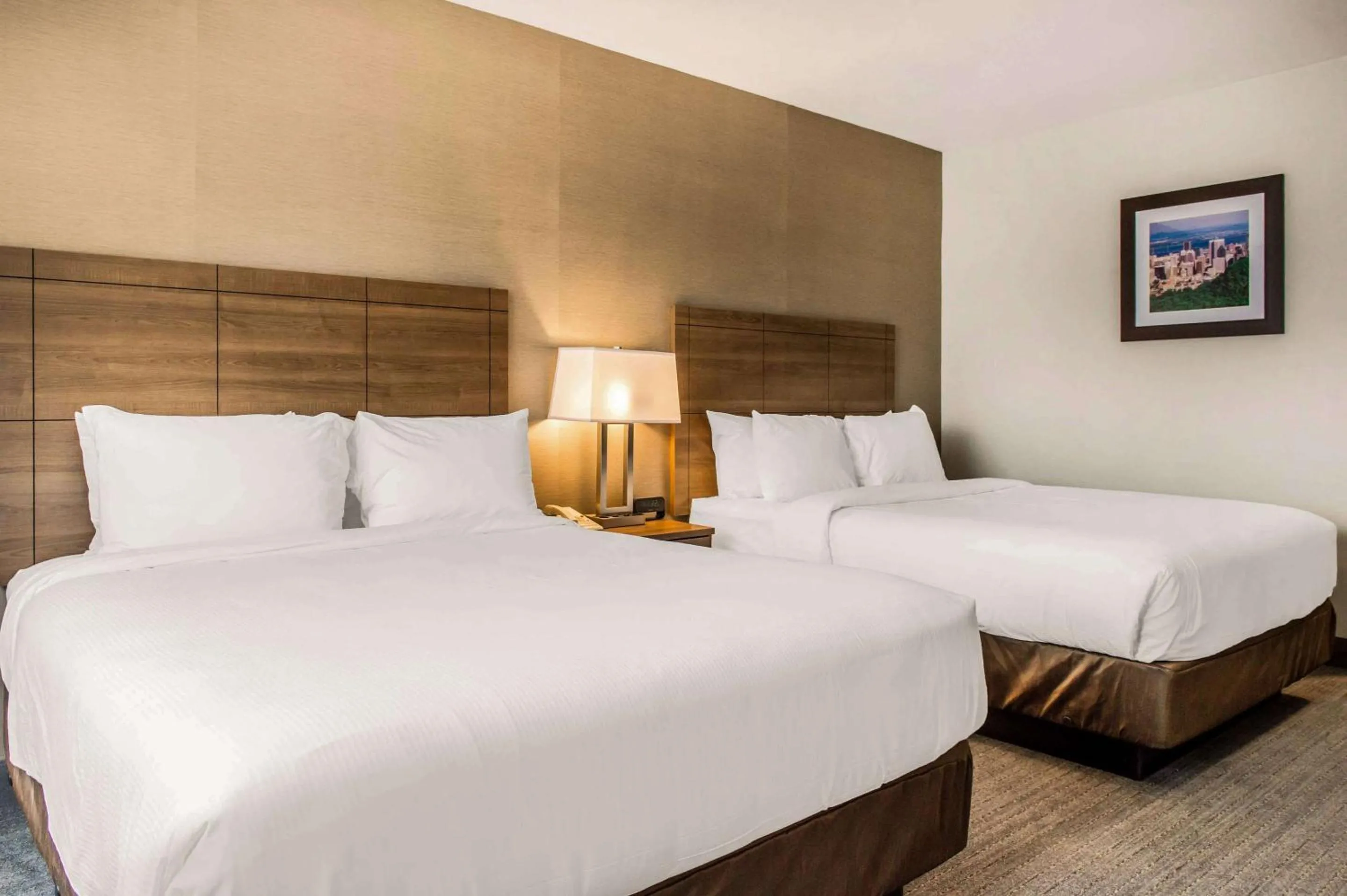 Bedroom, Bed in Quality Hotel Dorval Aeroport