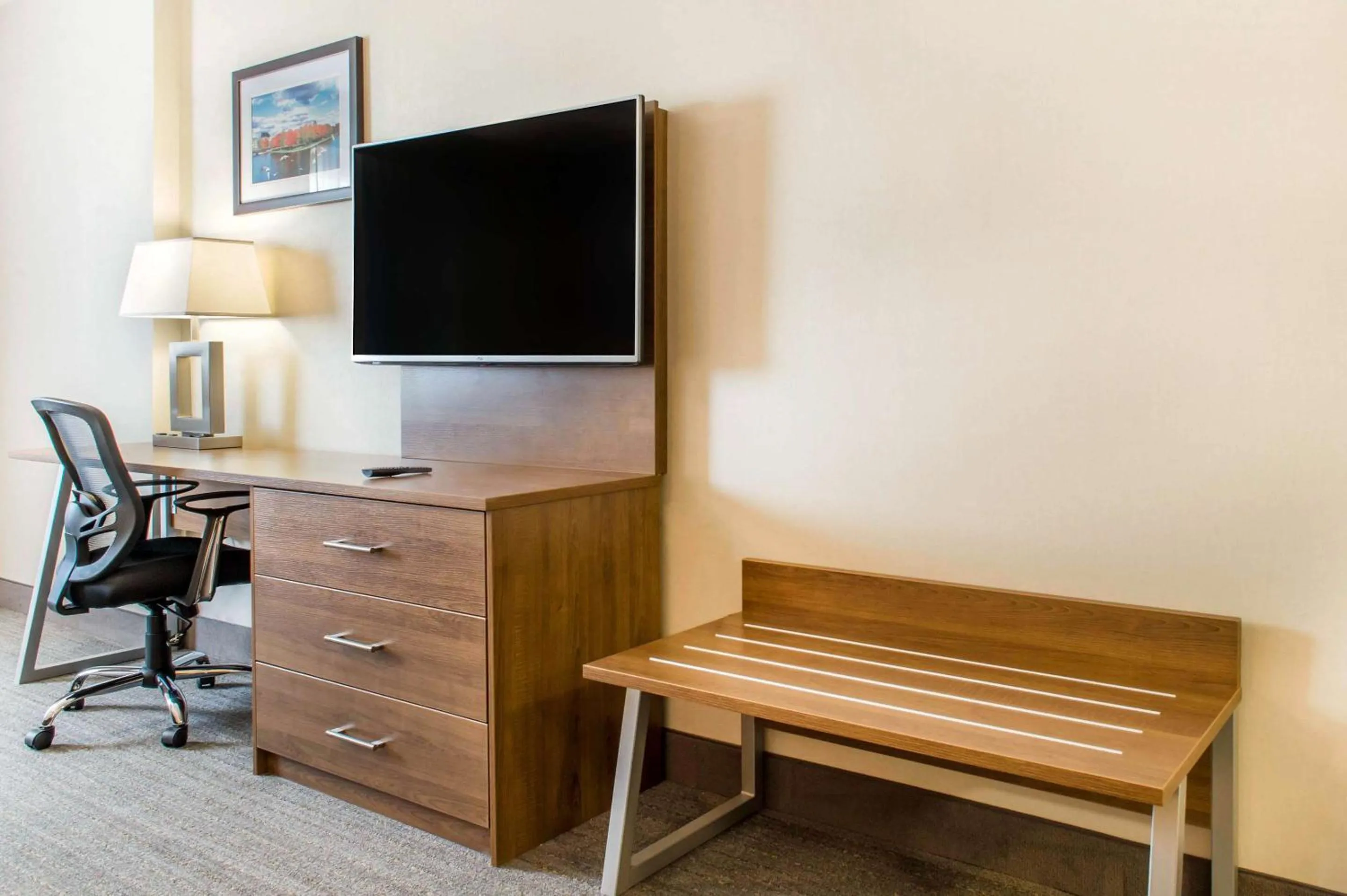 Bedroom in Quality Hotel Dorval Aeroport