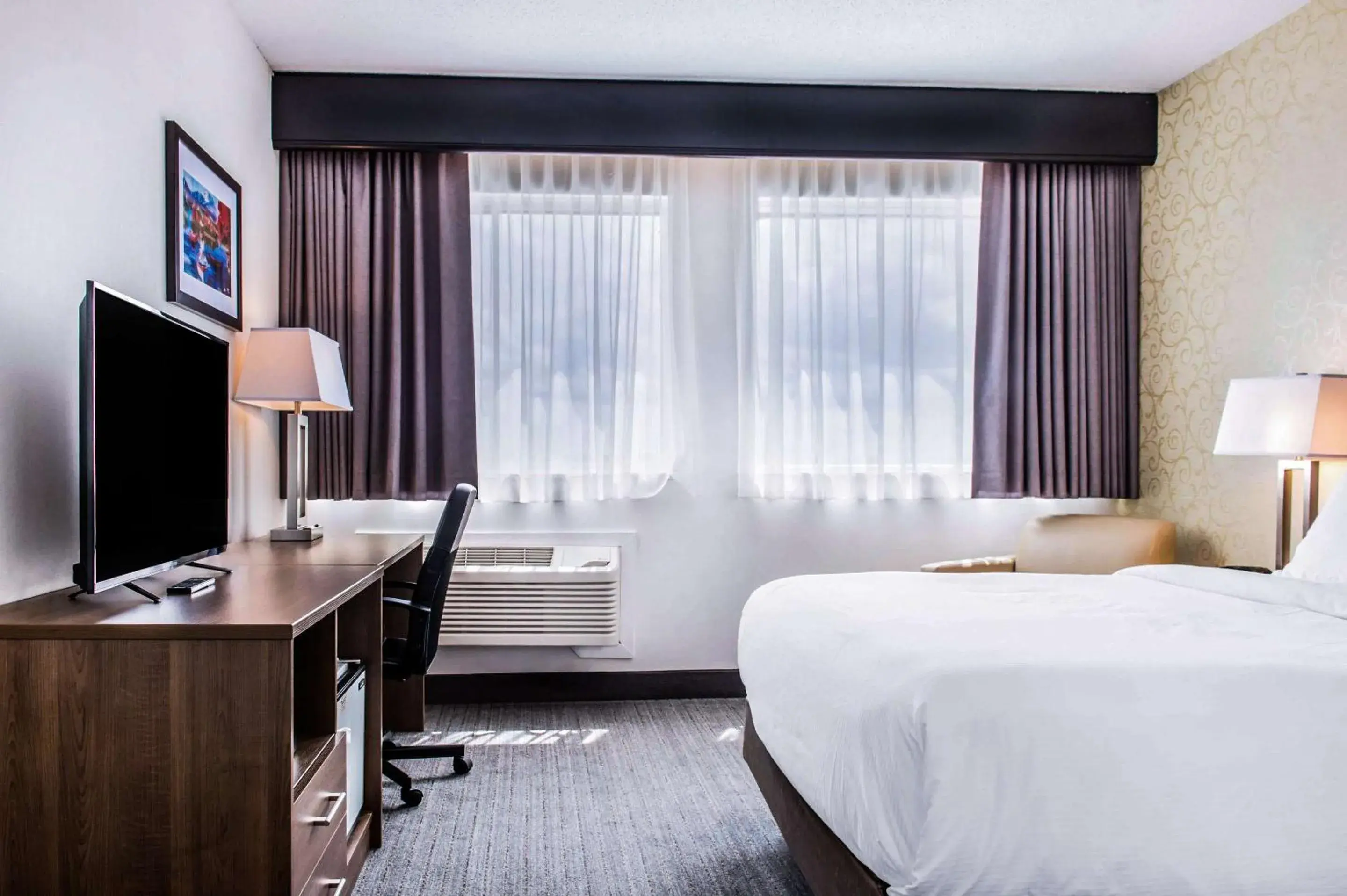 Bedroom, Bed in Quality Hotel Dorval Aeroport Bedroom, Bed in Quality Hotel Dorval Aeroport