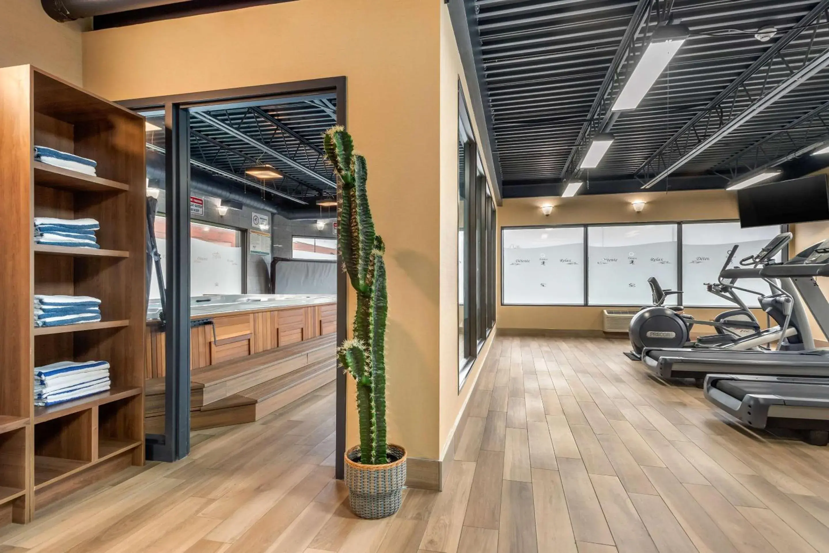 Fitness centre/facilities in Quality Hotel Dorval Aeroport Fitness centre/facilities in Quality Hotel Dorval Aeroport