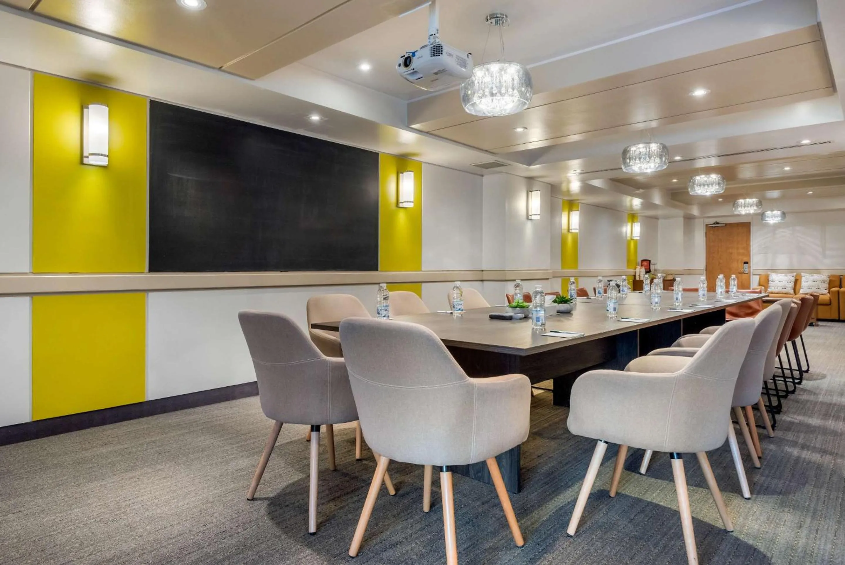 Meeting/conference room in Quality Hotel Dorval Aeroport
