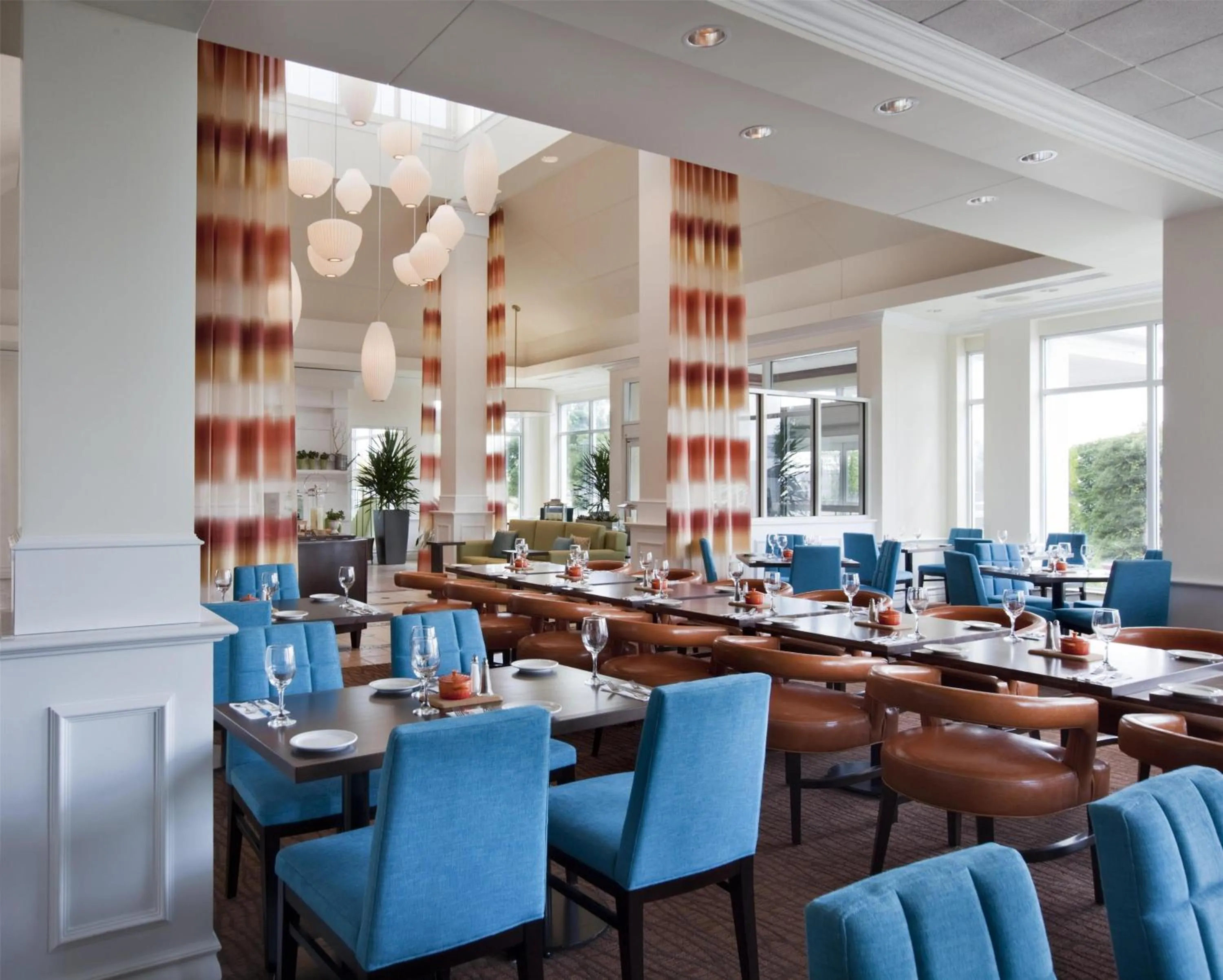 Restaurant/places to eat in Hilton Garden Inn Montreal Airport