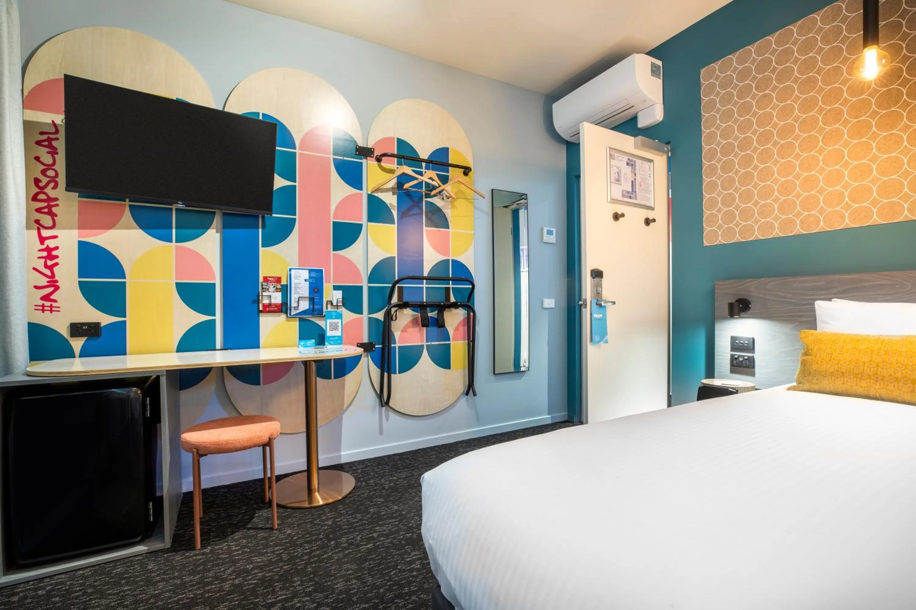 TV and multimedia, Bed in Royal Hotel by Nightcap Social