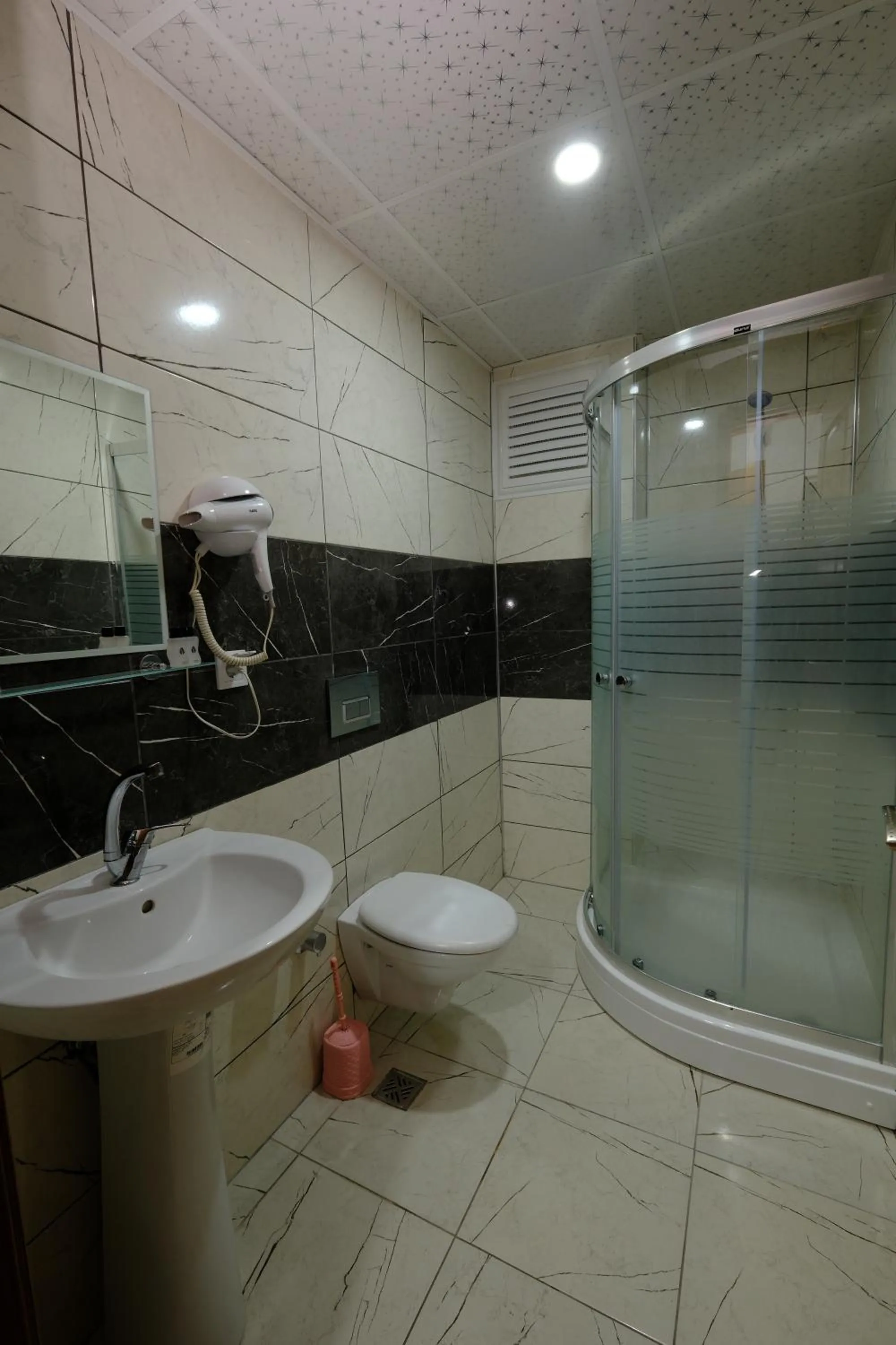 Shower in Venüs Hotel