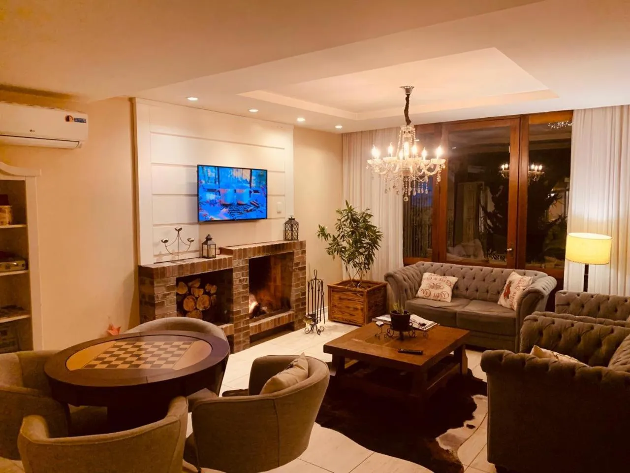 Communal lounge/ TV room in Pousada Quinta do Vale