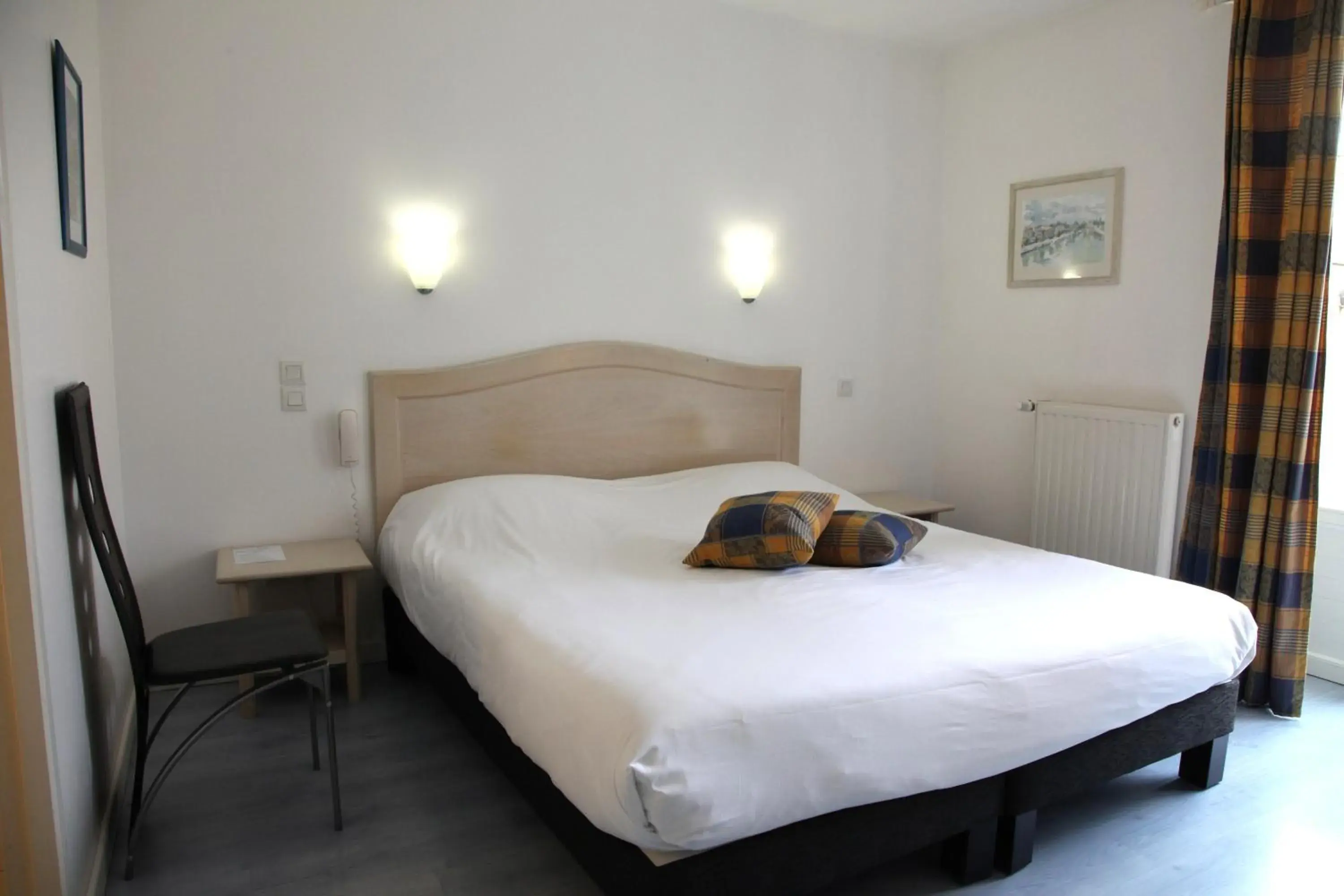 Standard Double Room in Le Continental Standard Double Room in Le Continental