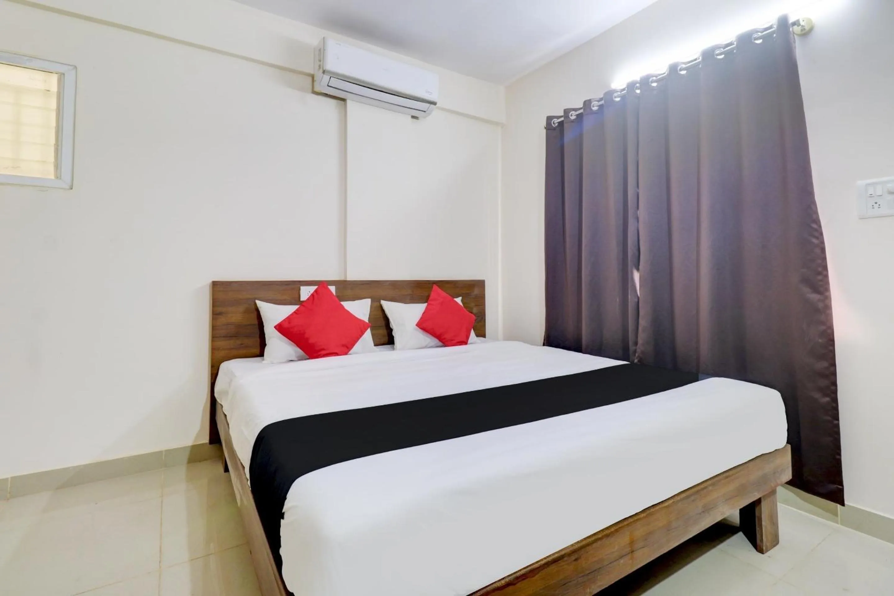 Bedroom, Bed in Hotel O Elite Lifestyle Red Rose Near 7d Voyage