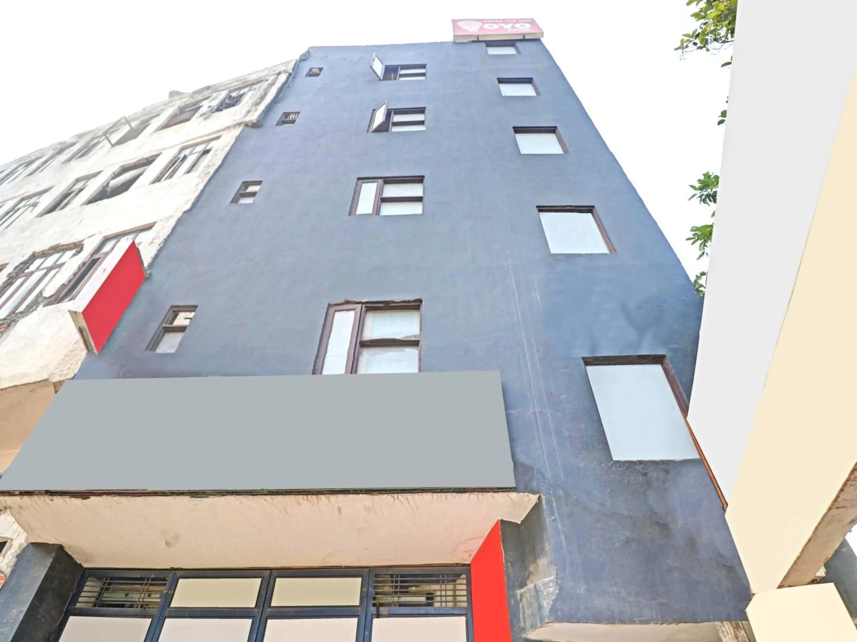 Facade/entrance in Hotel O Cherry Inn