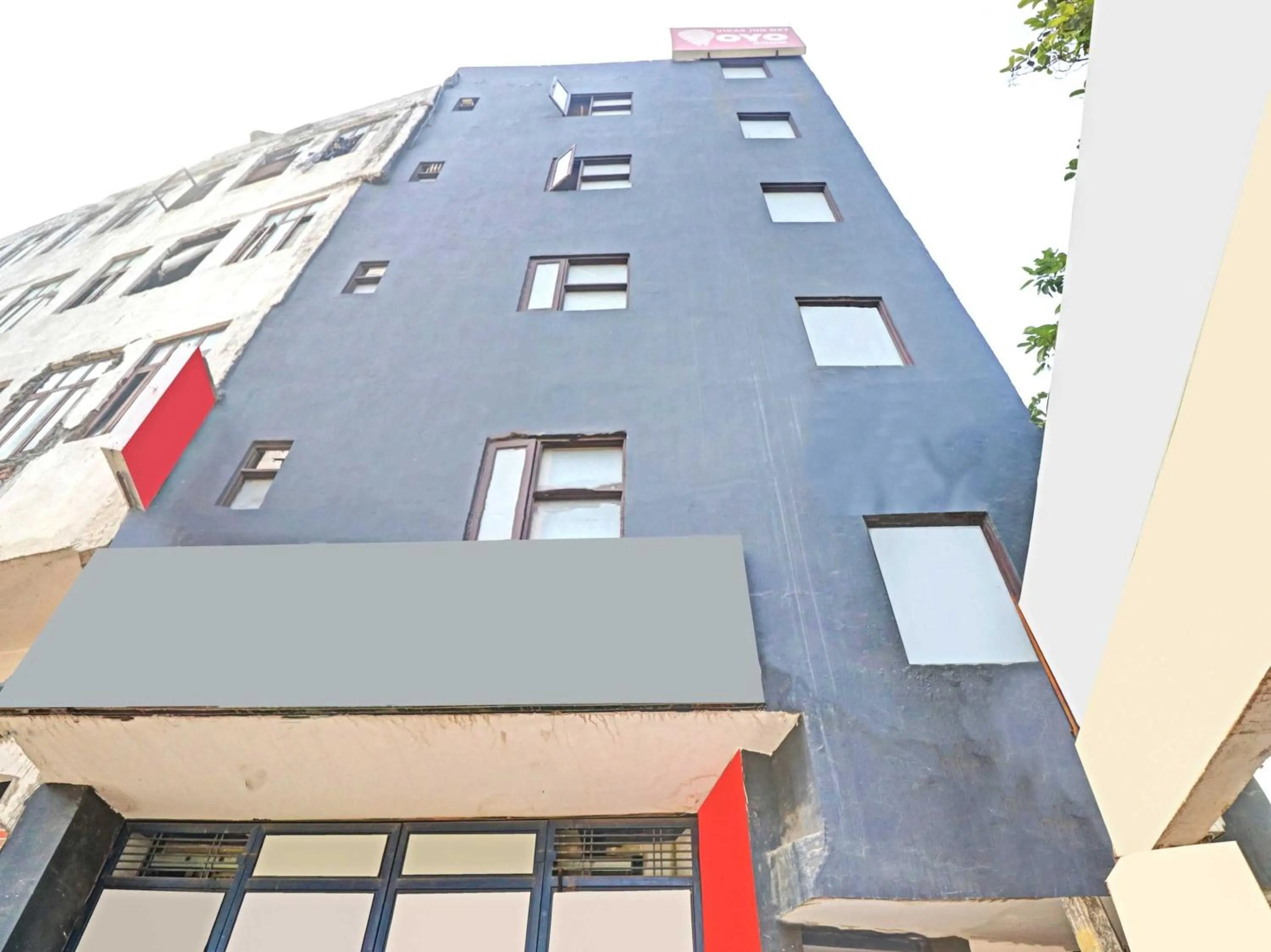 Facade/entrance in Hotel O Cherry Inn