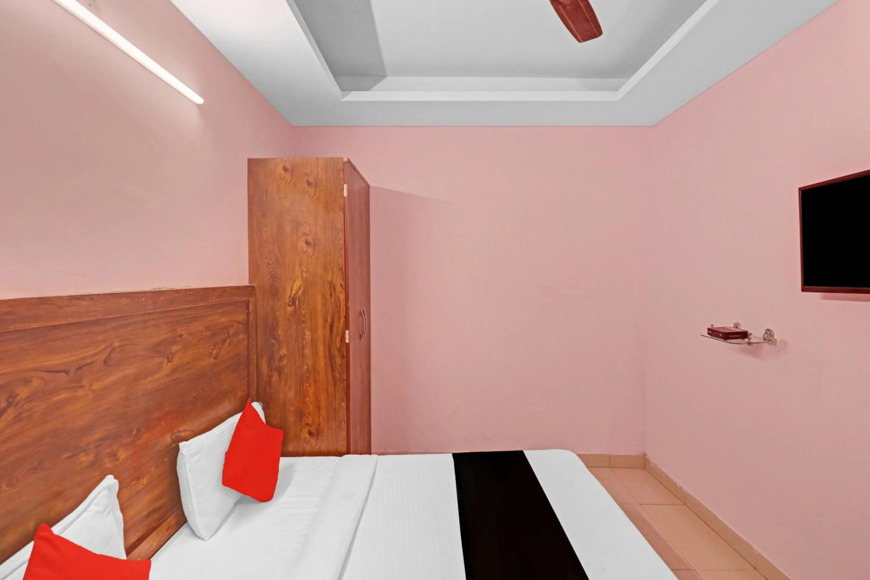 Bedroom, Bed in Hotel O Cherry Inn