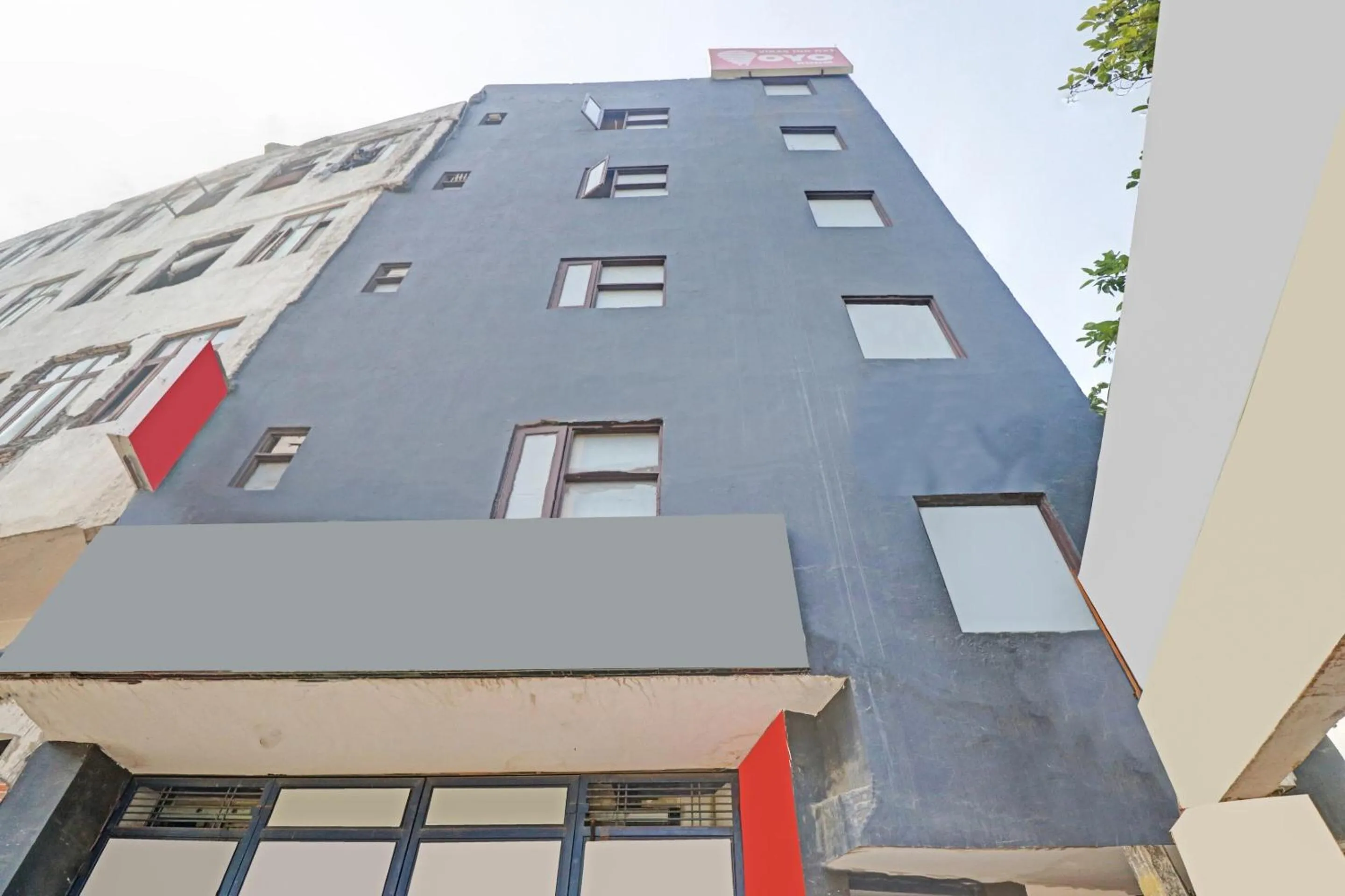 Facade/entrance in Hotel O Cherry Inn