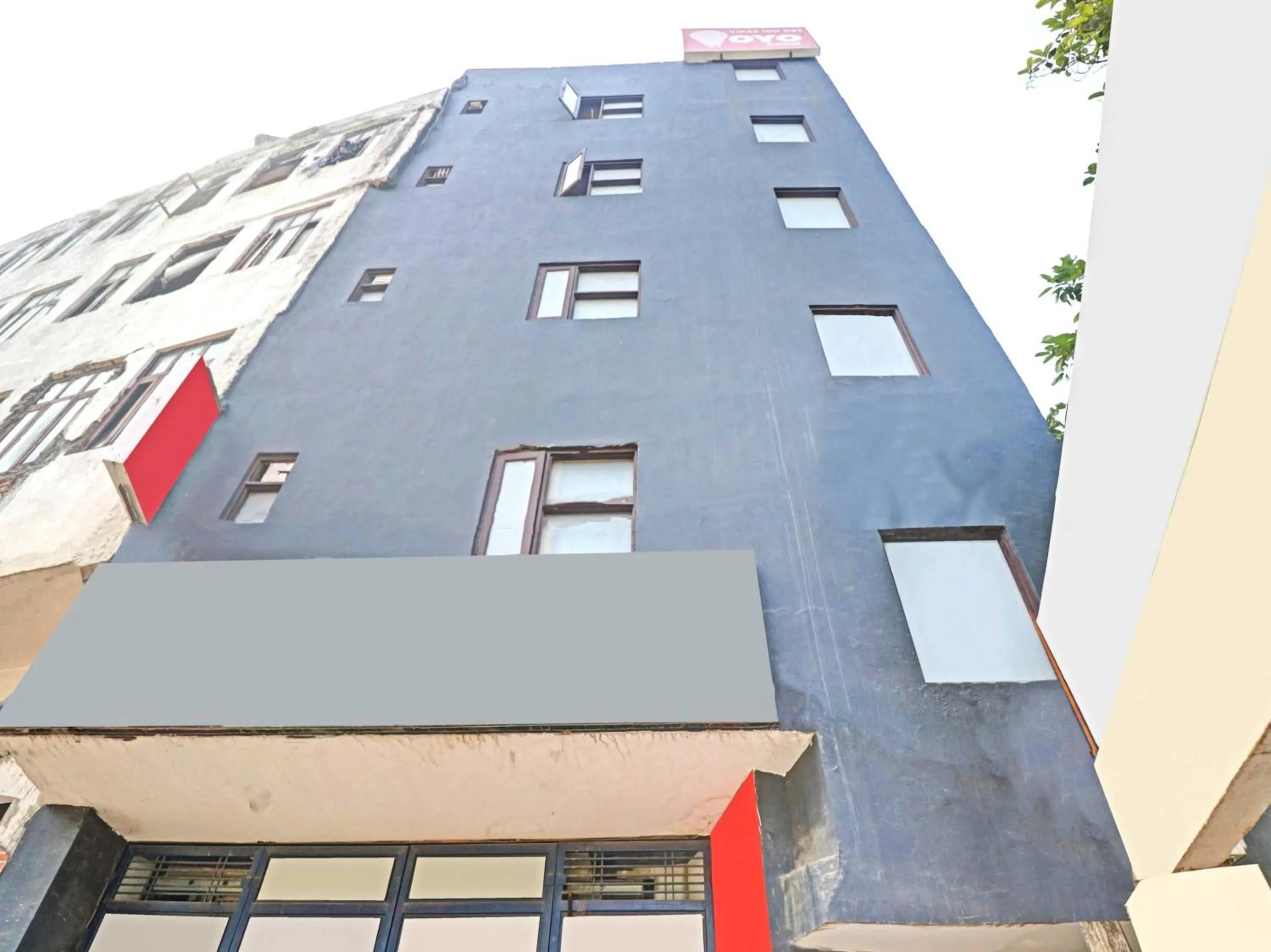 Facade/entrance in Hotel O Cherry Inn