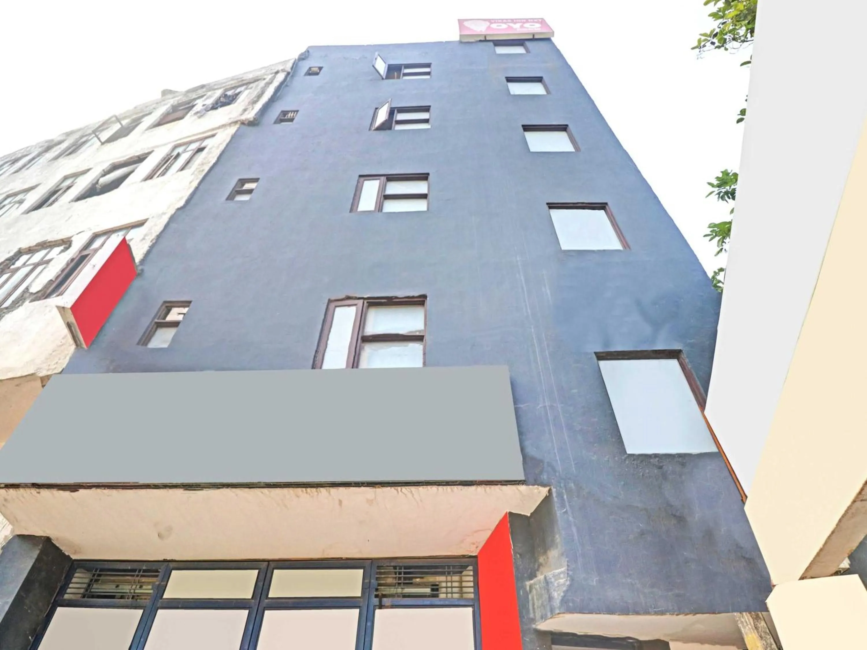 Facade/entrance in Hotel O Cherry Inn