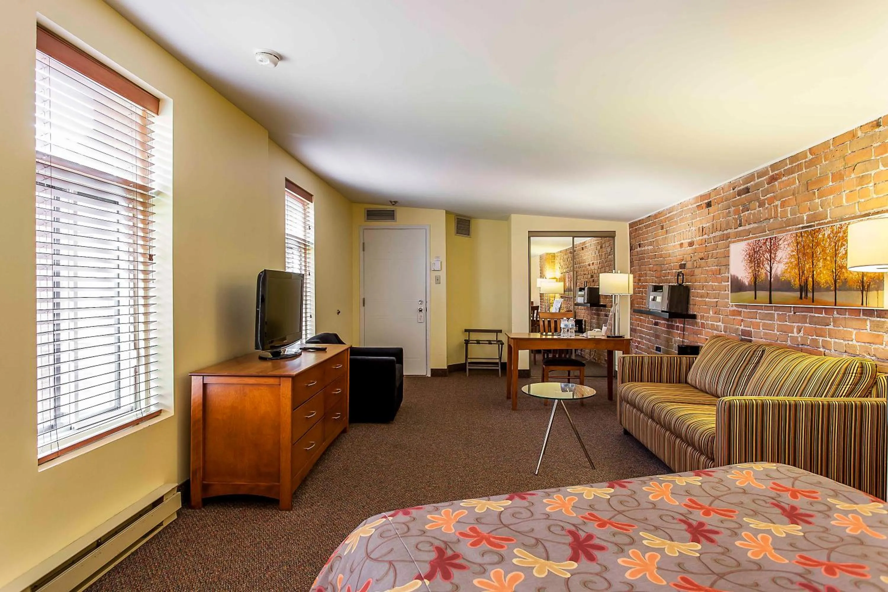 Photo of the whole room in Auberge de La Fontaine